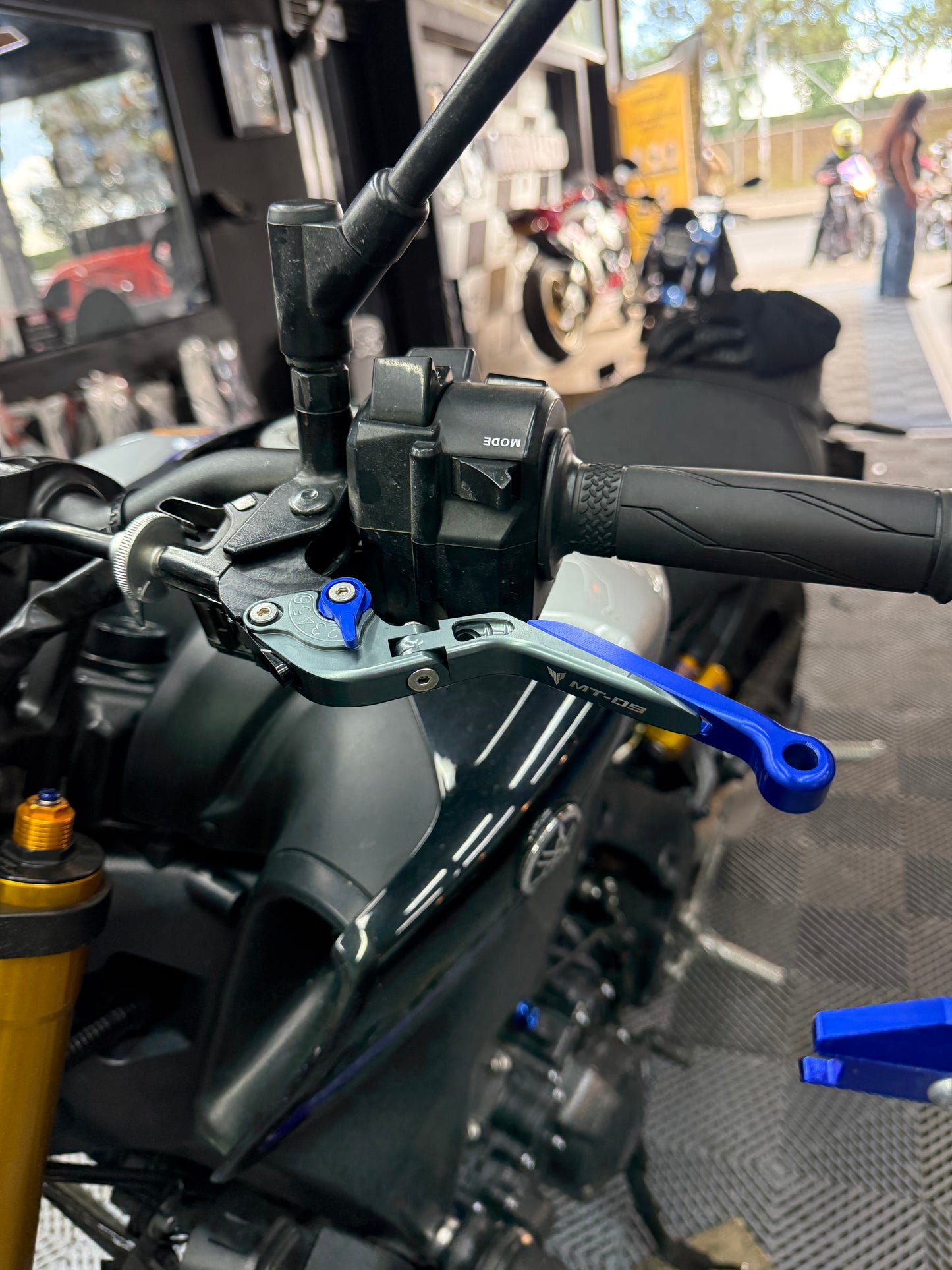MANIGUETAS ABATIBLES YAMAHA MT09 V3
