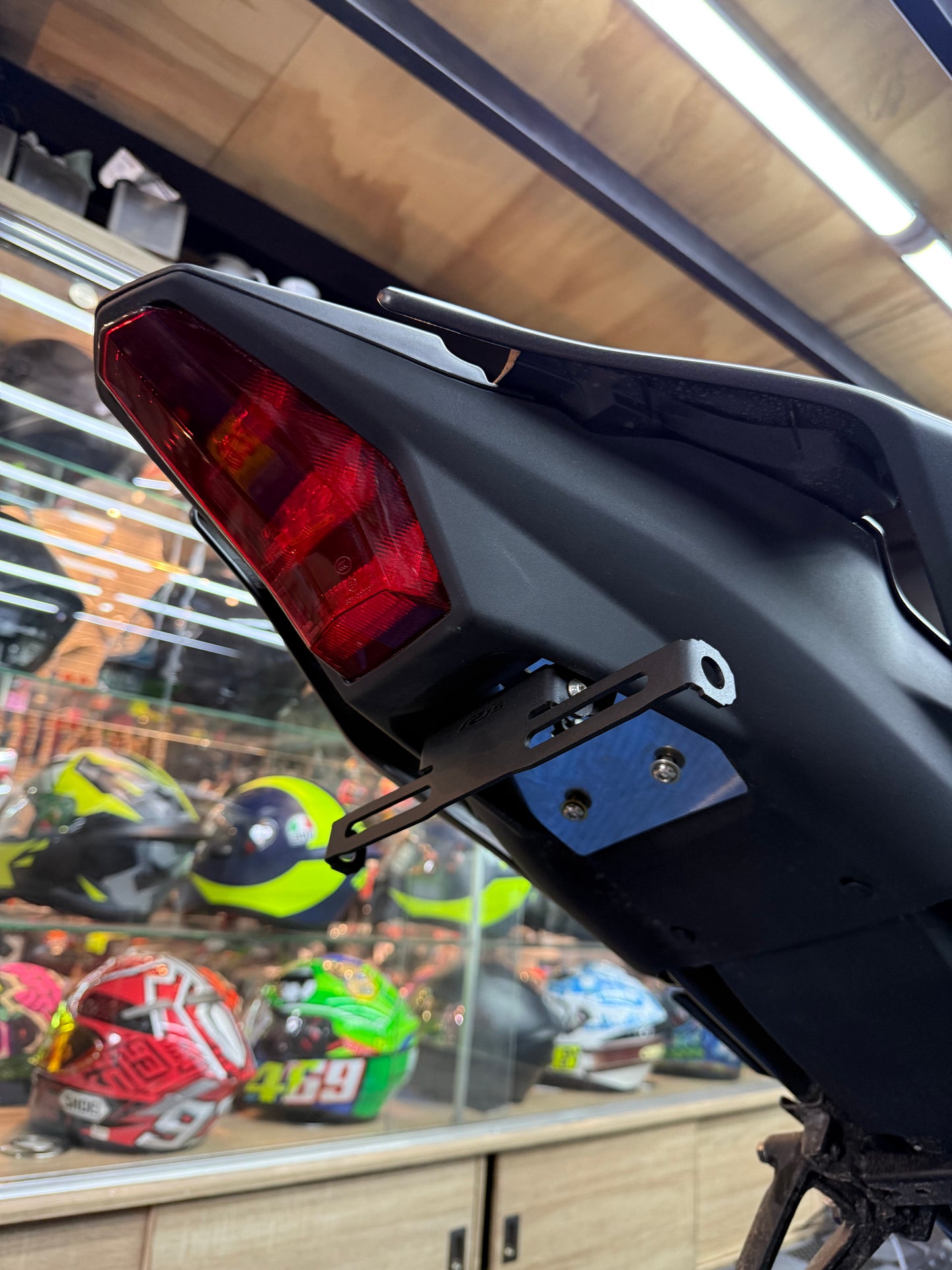 FENDER ELIMINATOR YAMAHA R15V4