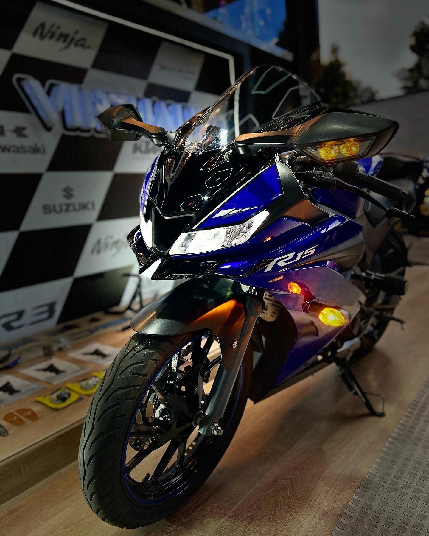 ESPEJOS CON DIRECCIONALES YAMAHA R15V3