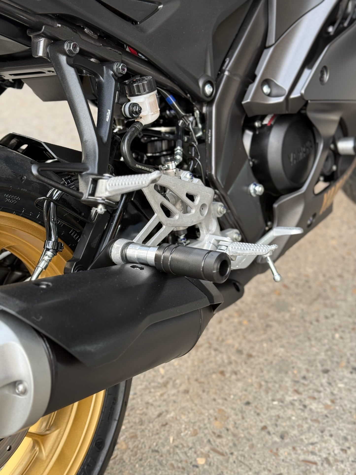 SLIDER DE EXOSTO YAMAHA R15V4