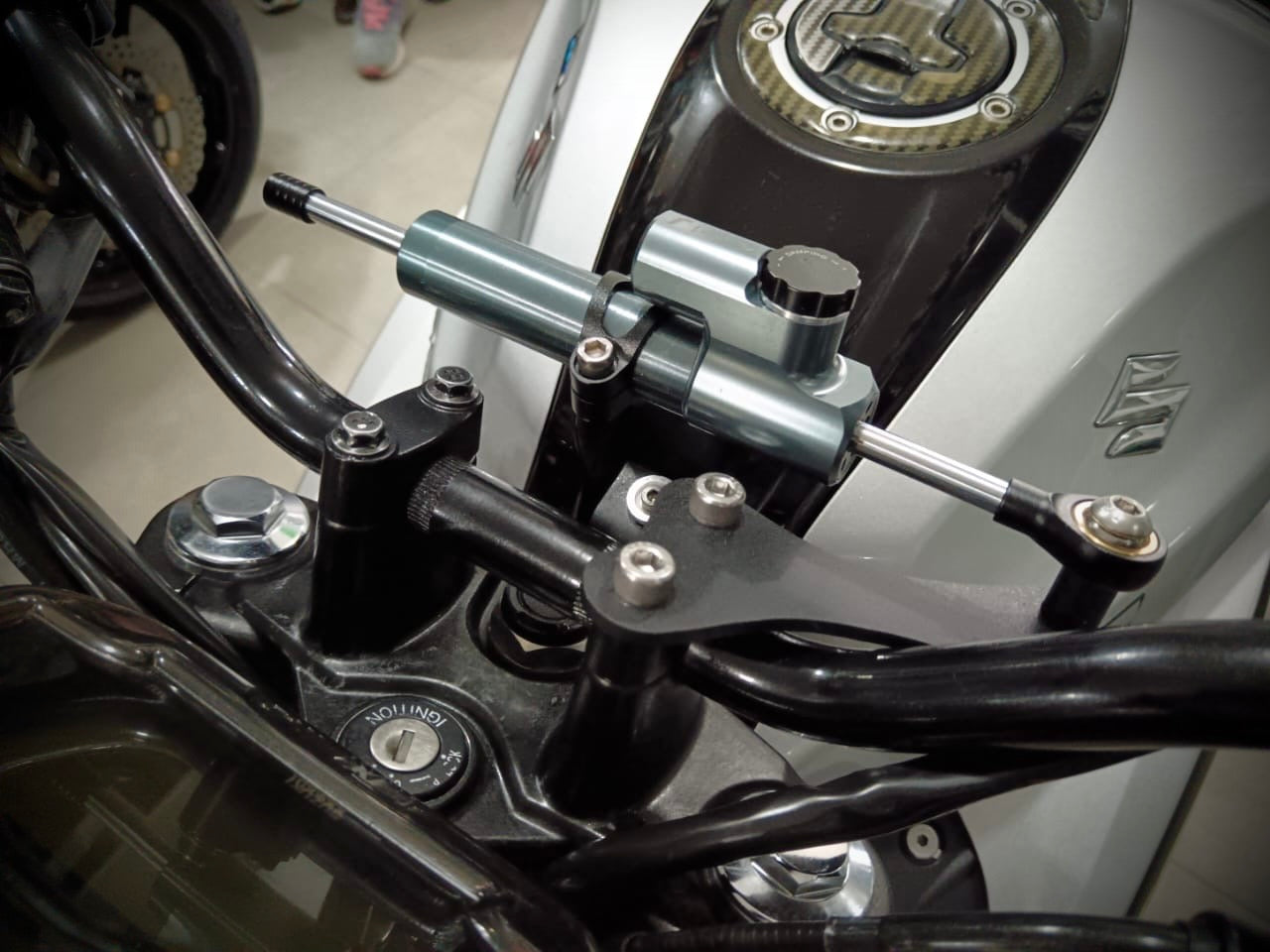 ESTABILIZADOR DE DIRECCION SUZUKI GIXXER 150-250 NAKED