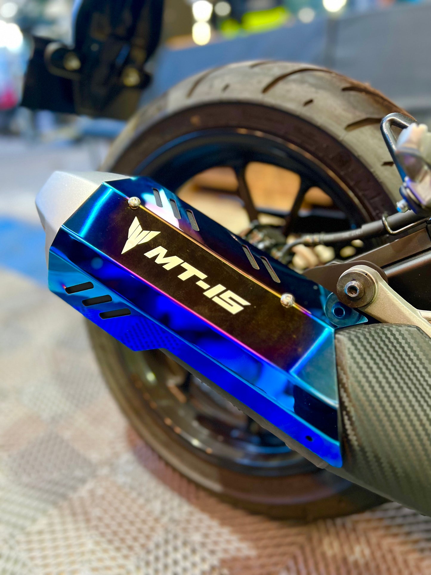 LUJO TAPA EXOSTO TORNASOL YAMAHA MT15