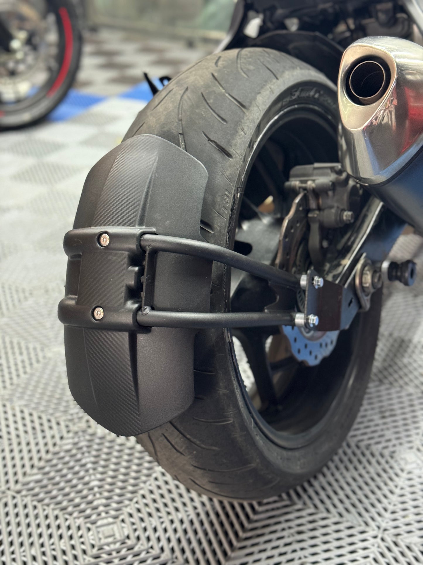 GUARDABARRO MONOBRAZO SUZUKI GSXS750