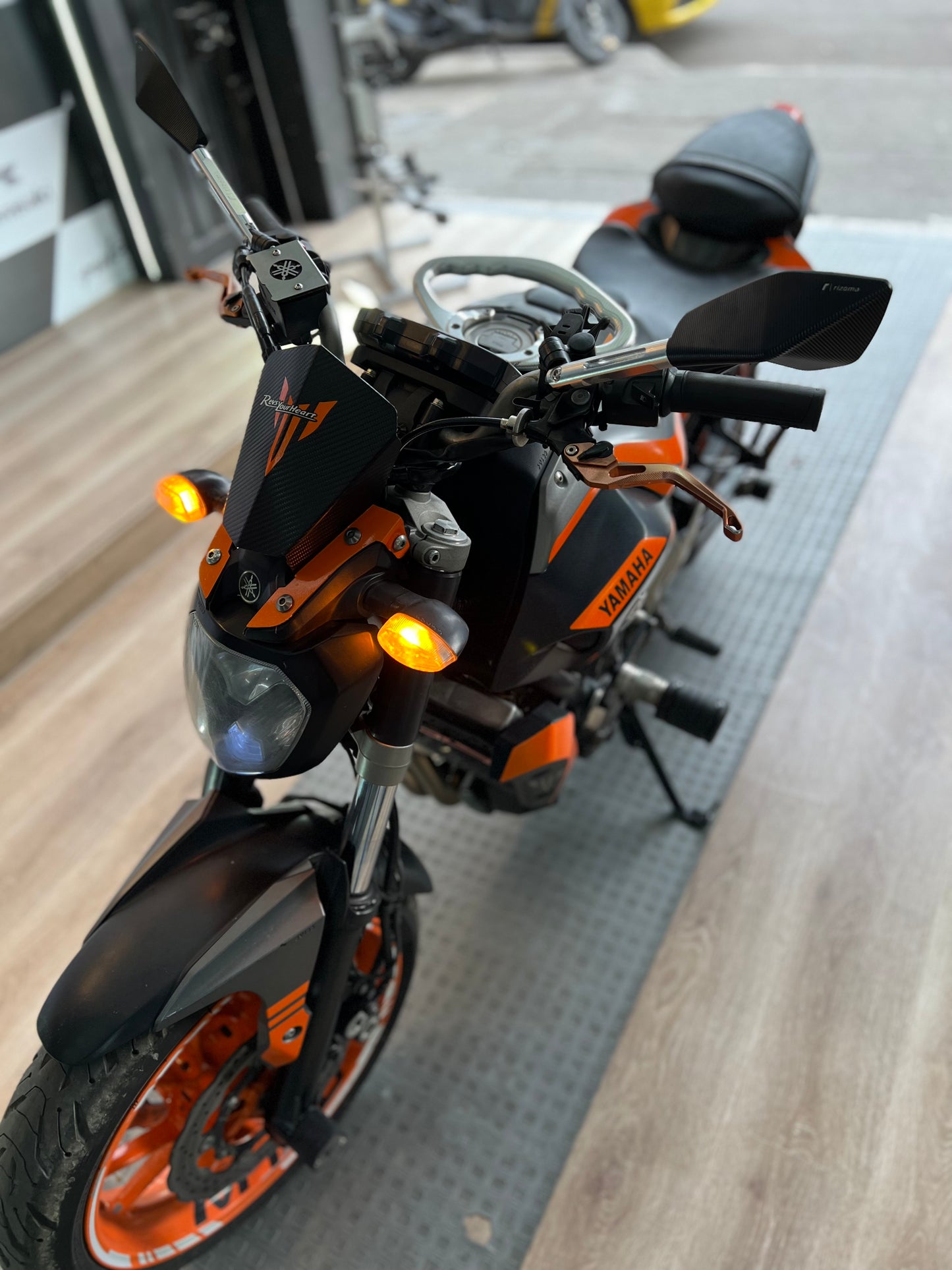 ESPEJOS RIZOMA 5 PUNTAS YAMAHA MT07