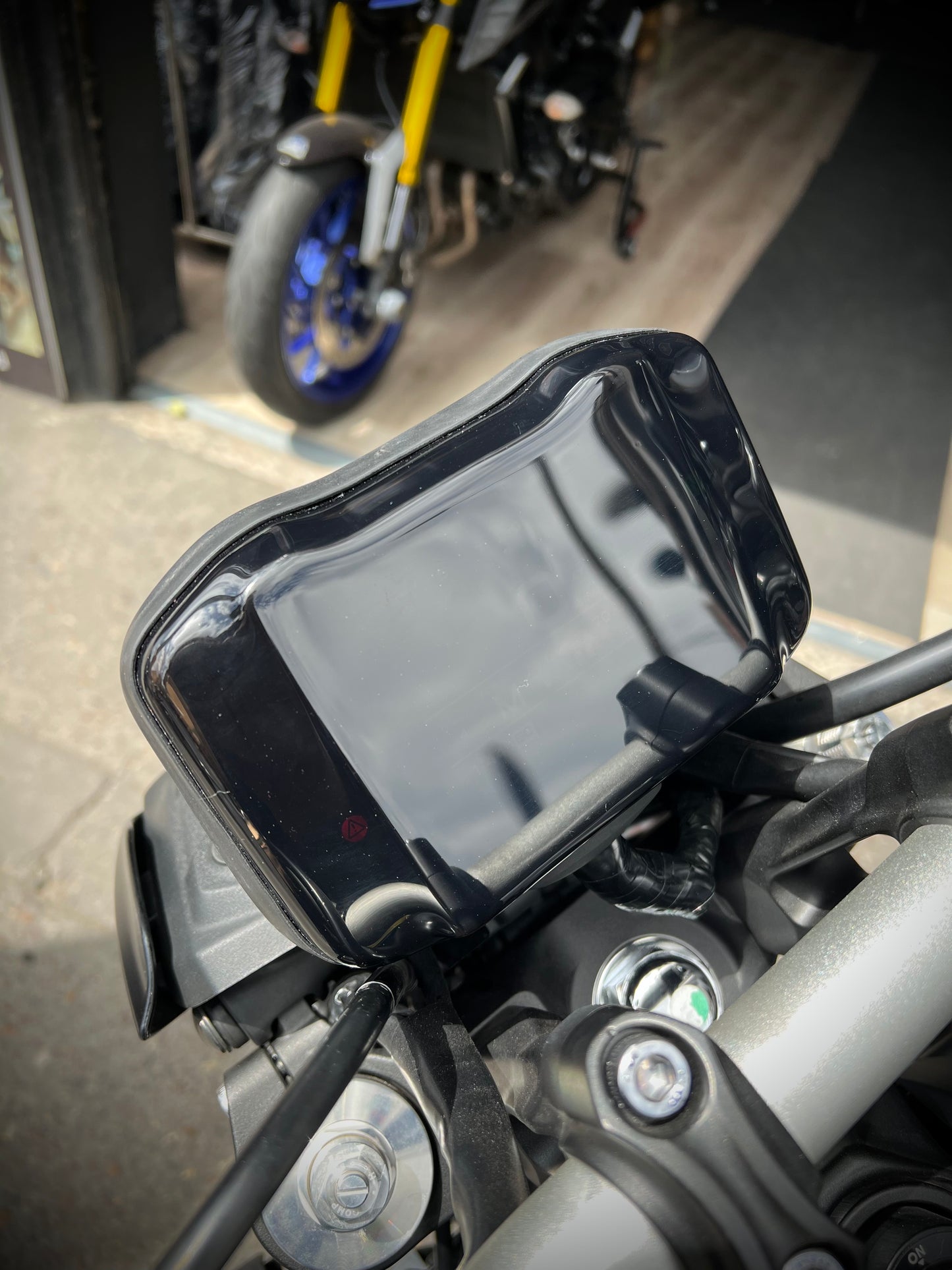 PROTECTOR DE TACOMETRO YAMAHA MT09 V3
