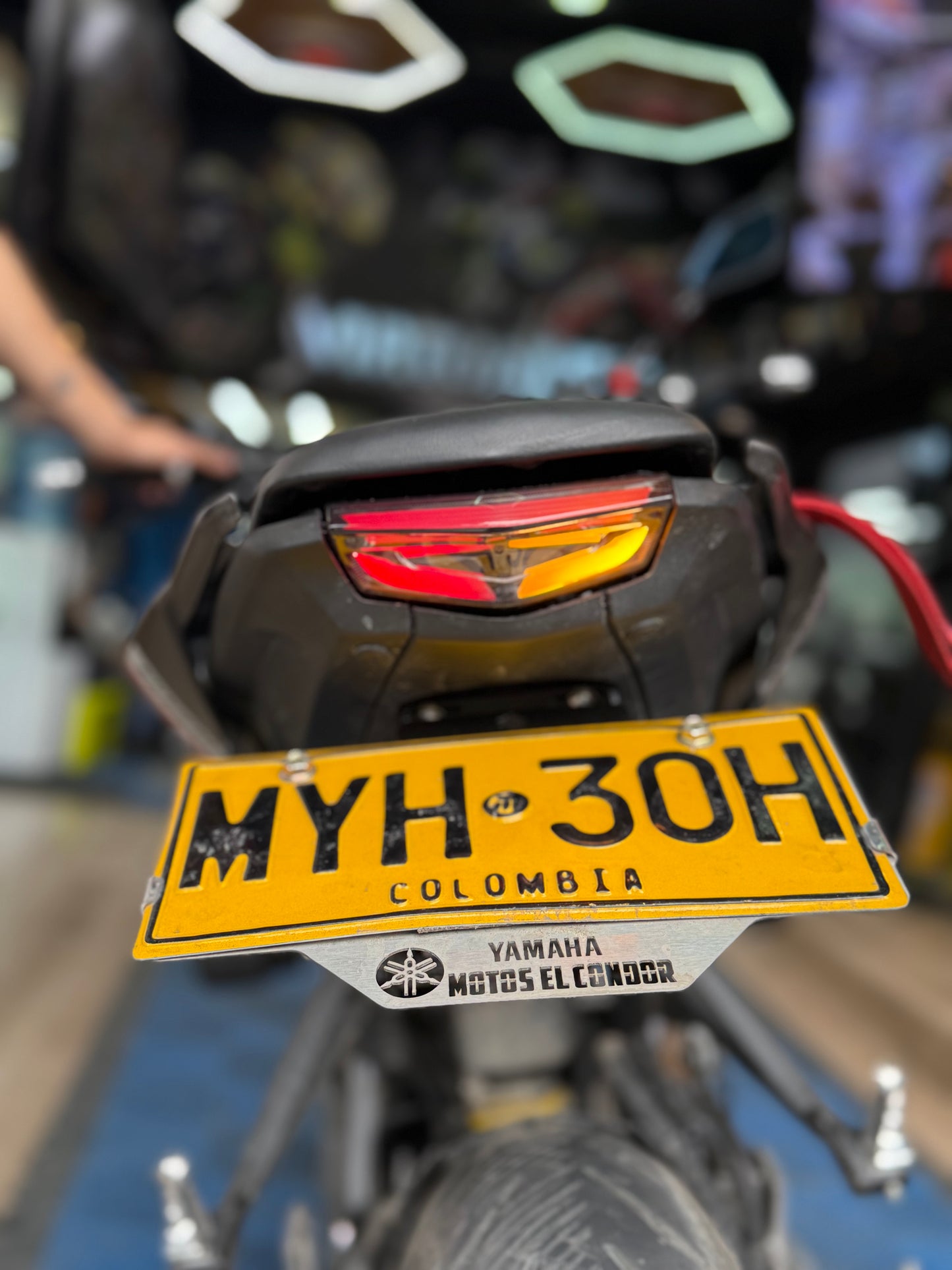 STOP INTEGRADO YAMAHA MT15