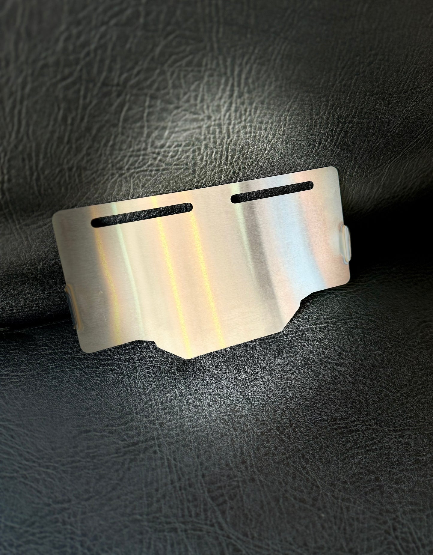 PROTECTOR DE PLACA UNIVERSAL