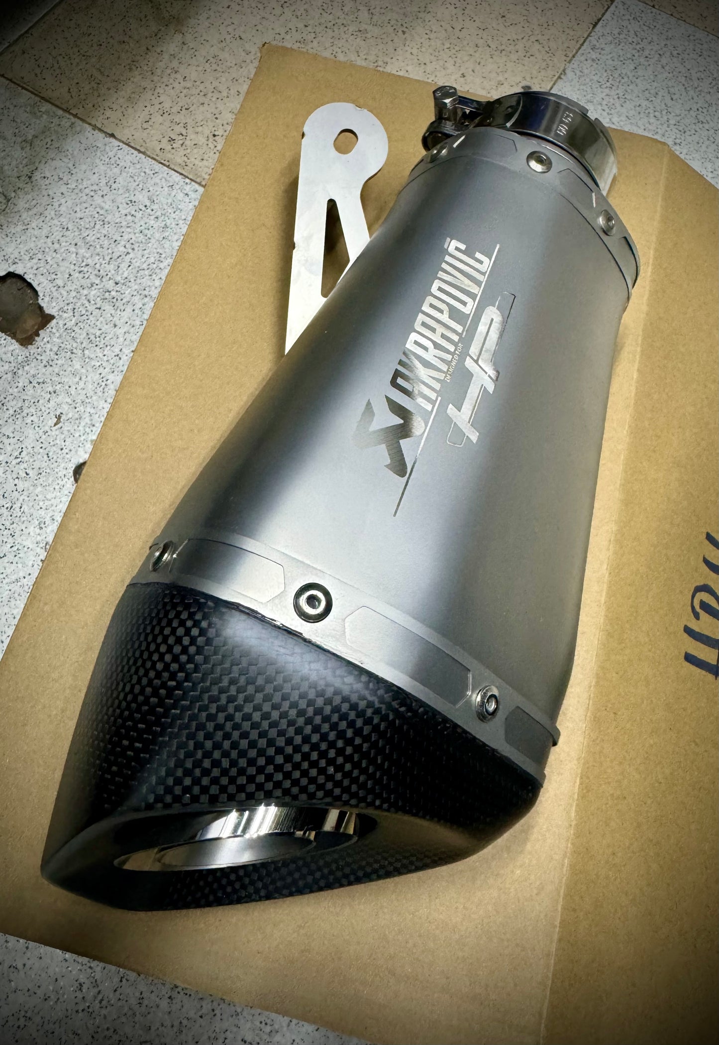 AKRAPOVIC HP4 CARBONO