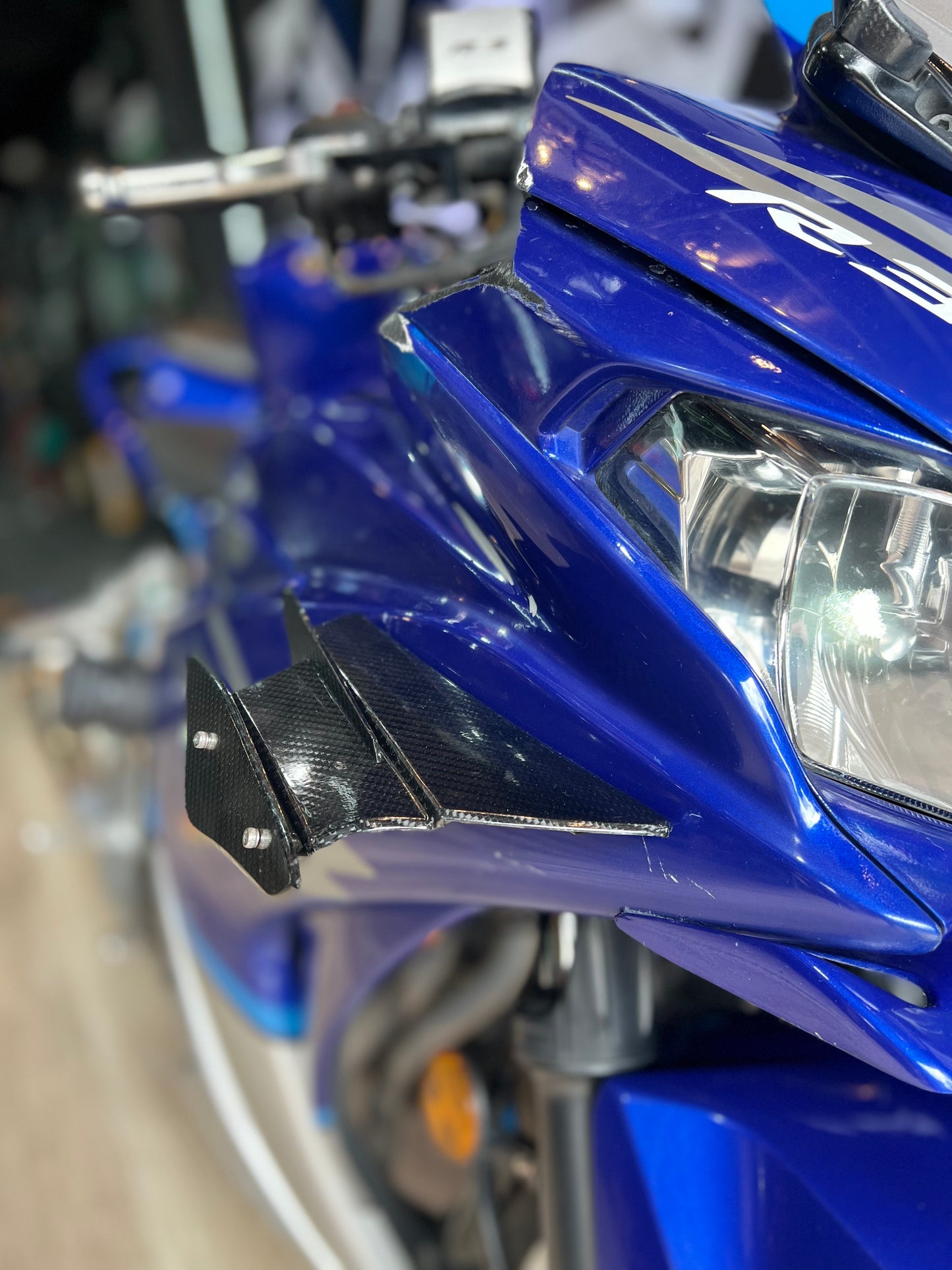 ALERONES LATERALES CARGA CENTRAL YAMAHA R3