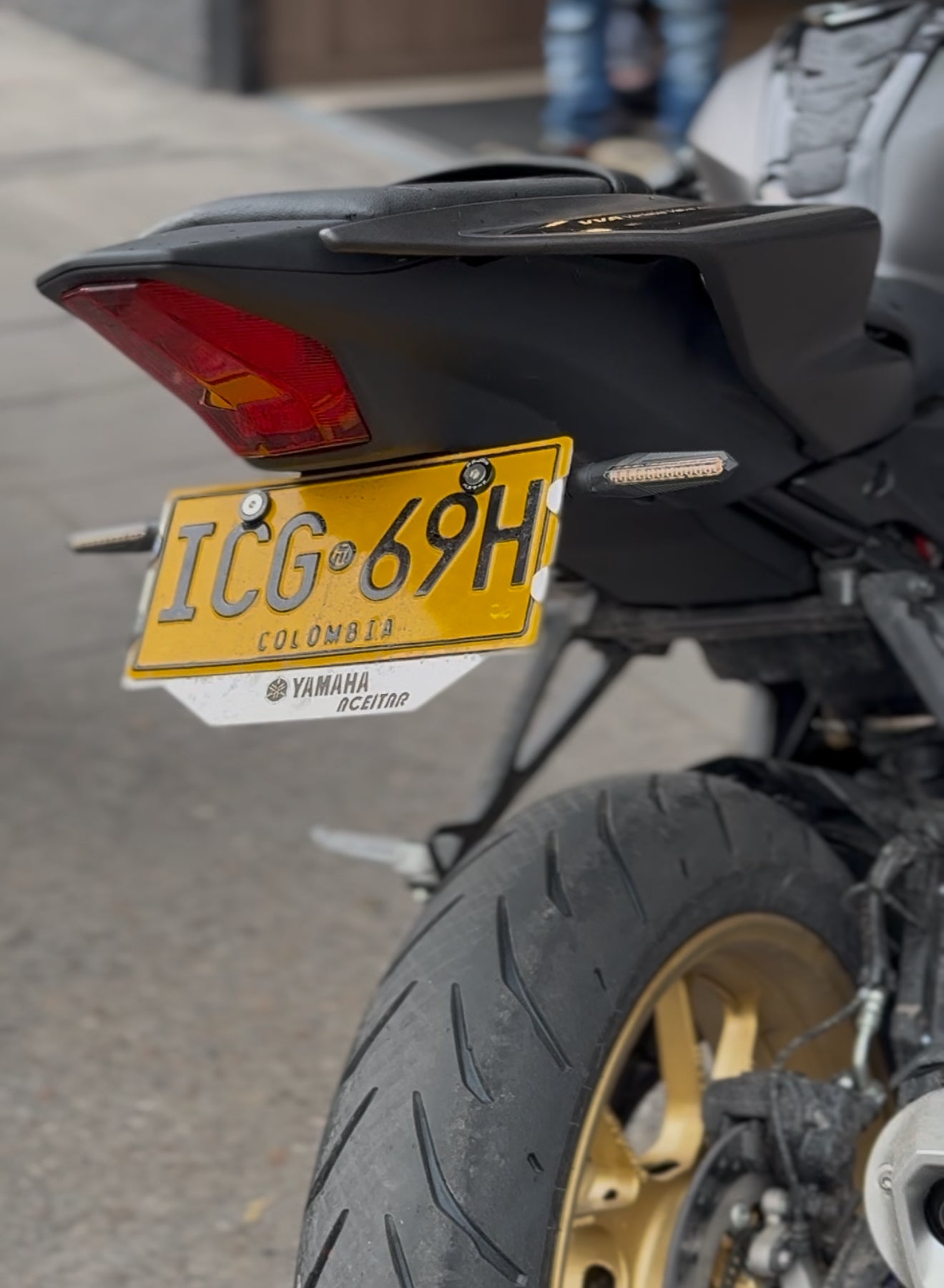 FENDER ELIMINATOR YAMAHA R15V4