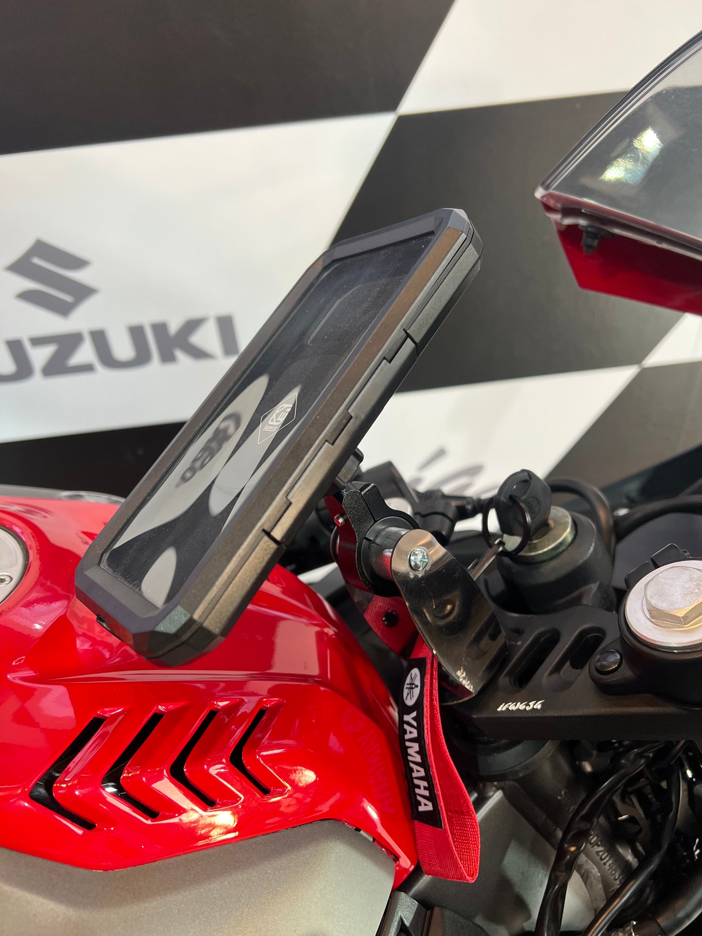 SOPORTE CELULAR CON ADAPTADOR YAMAHA R15V3