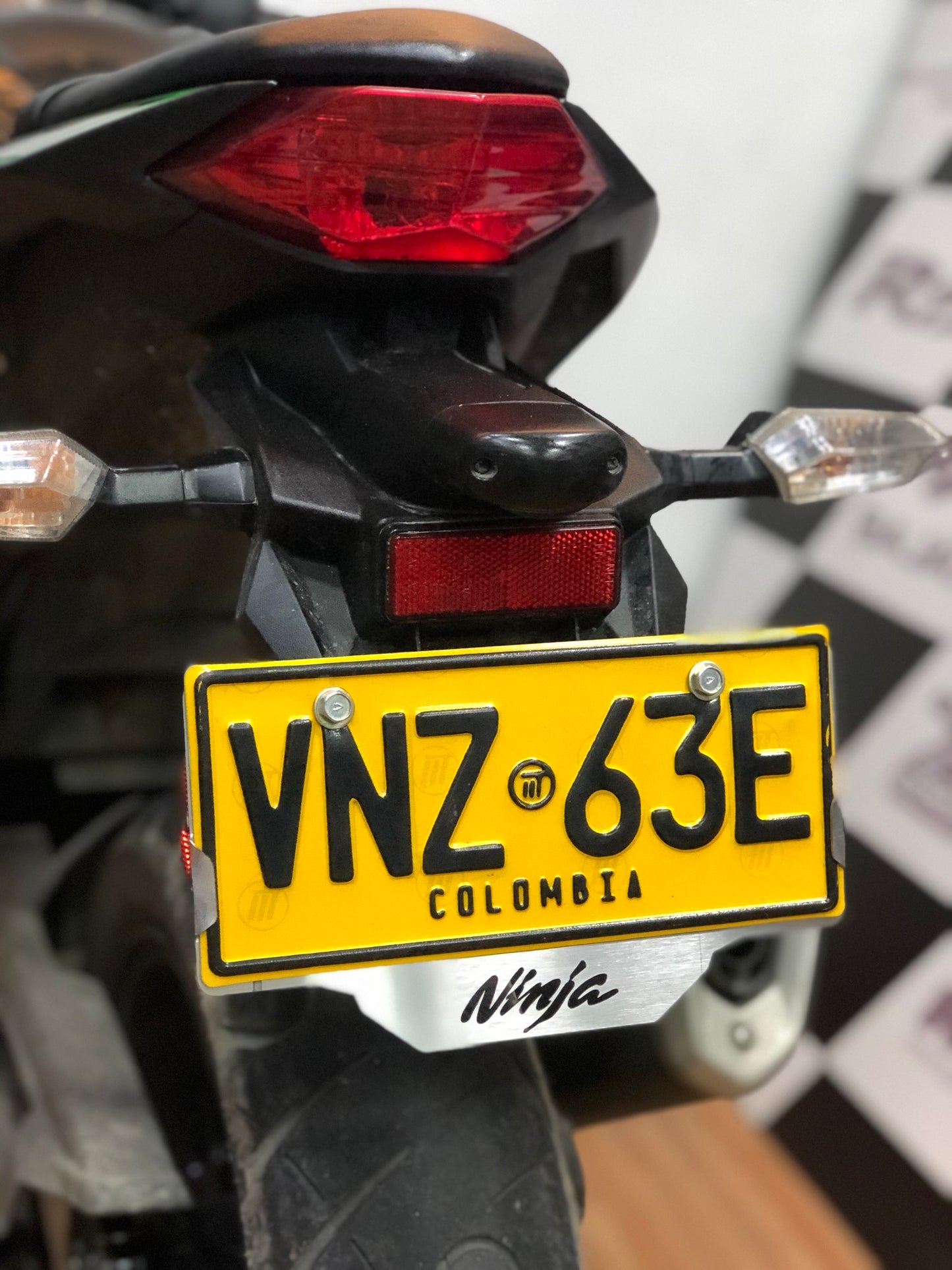 PROTECTOR DE PLACA KAWASAKI NINJA 300-250