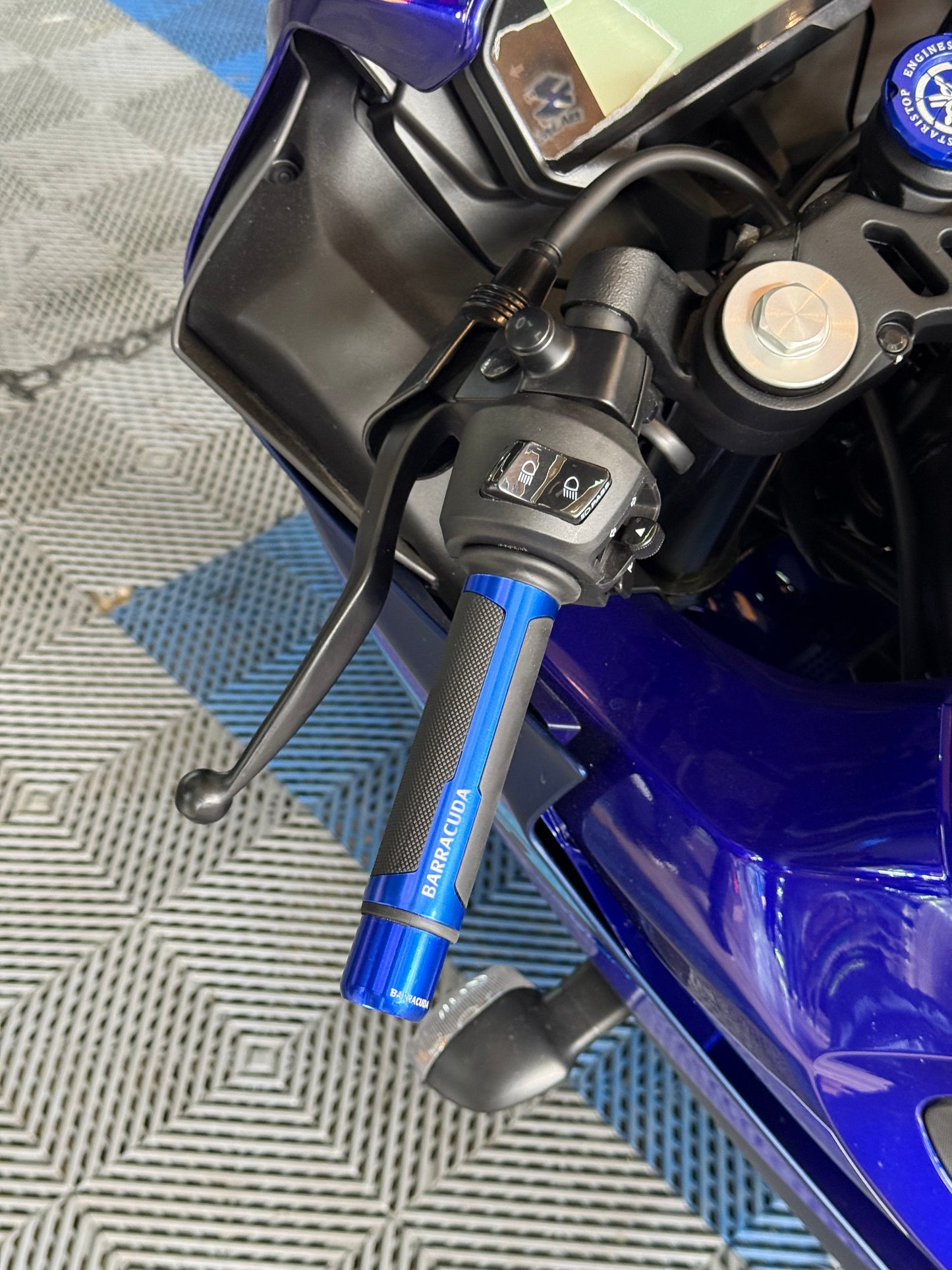 GRIPS BARRACUDA ALUMIO YAMAHA R15V4