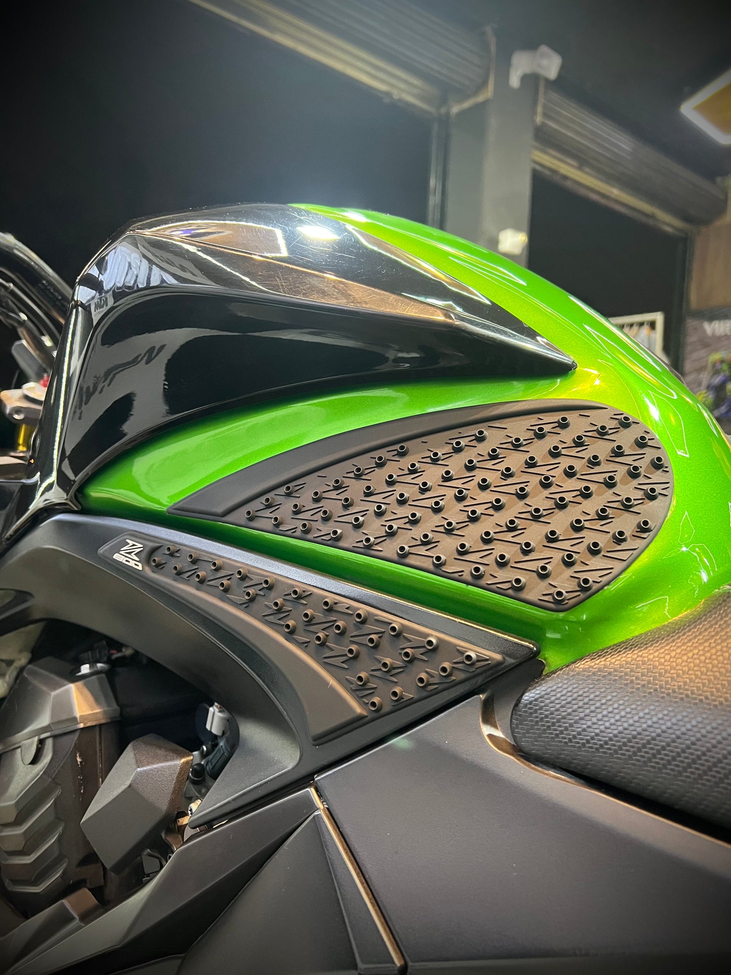 PROTECTORES DE TANQUE STOMP GRIPS KAWASAKI Z800