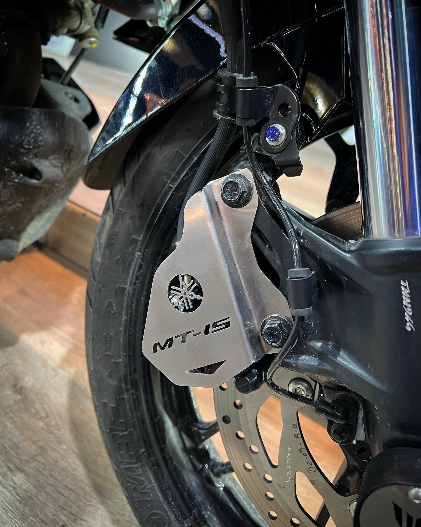 PROTECTOR DE CALIPER YAMAHA MT15