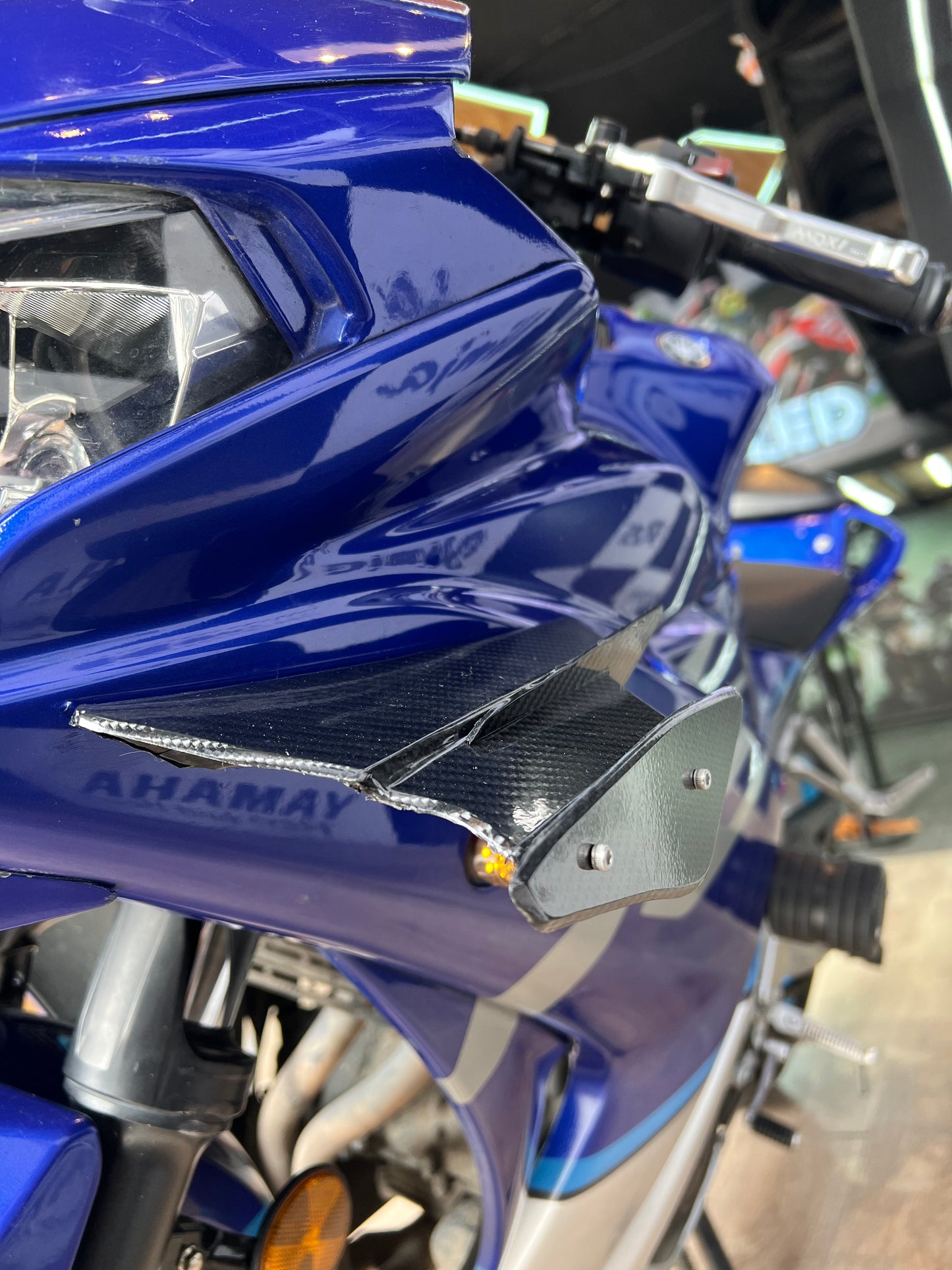 ALERONES LATERALES CARGA CENTRAL YAMAHA R3