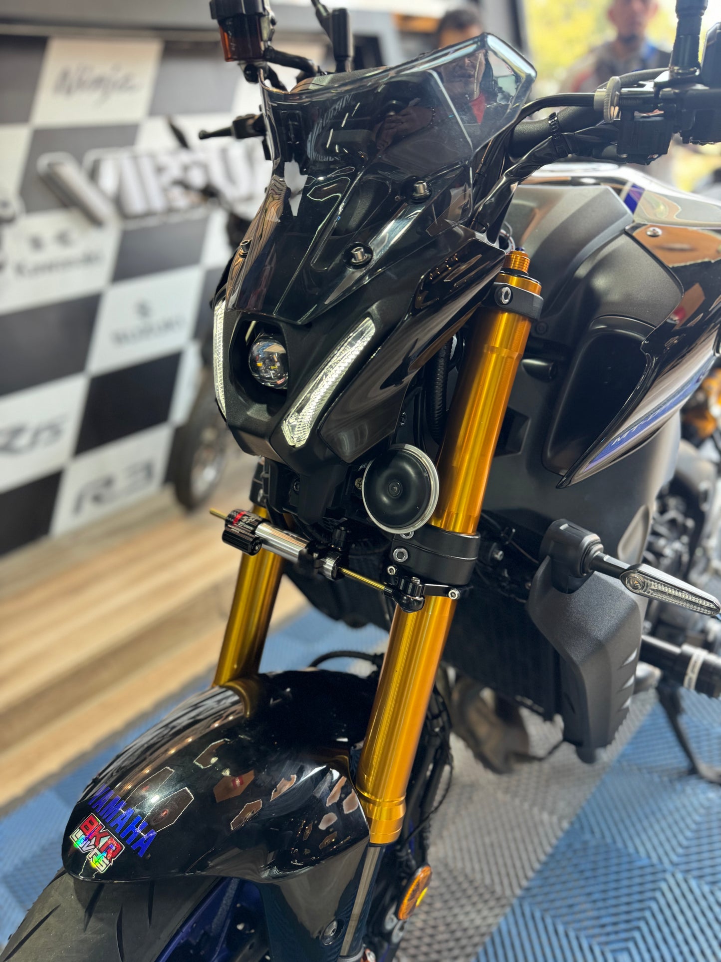 ESTABILIZADOR DE DIRECCION YAMAHA MT09 V3