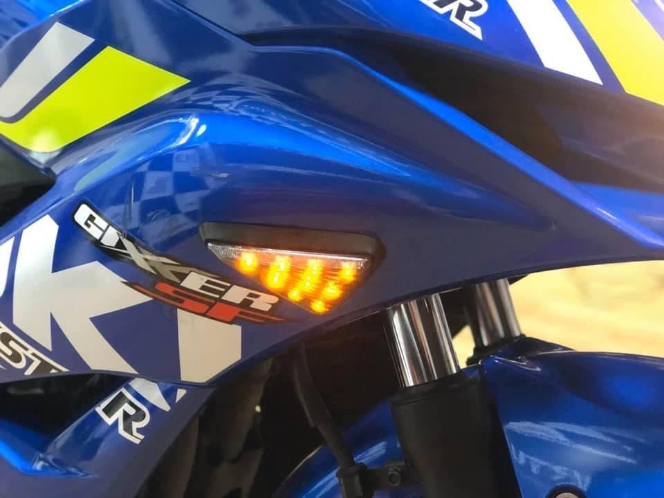 DIRECCIONALES LED TRIANGULAR SUZUKI GIXXER 150SF