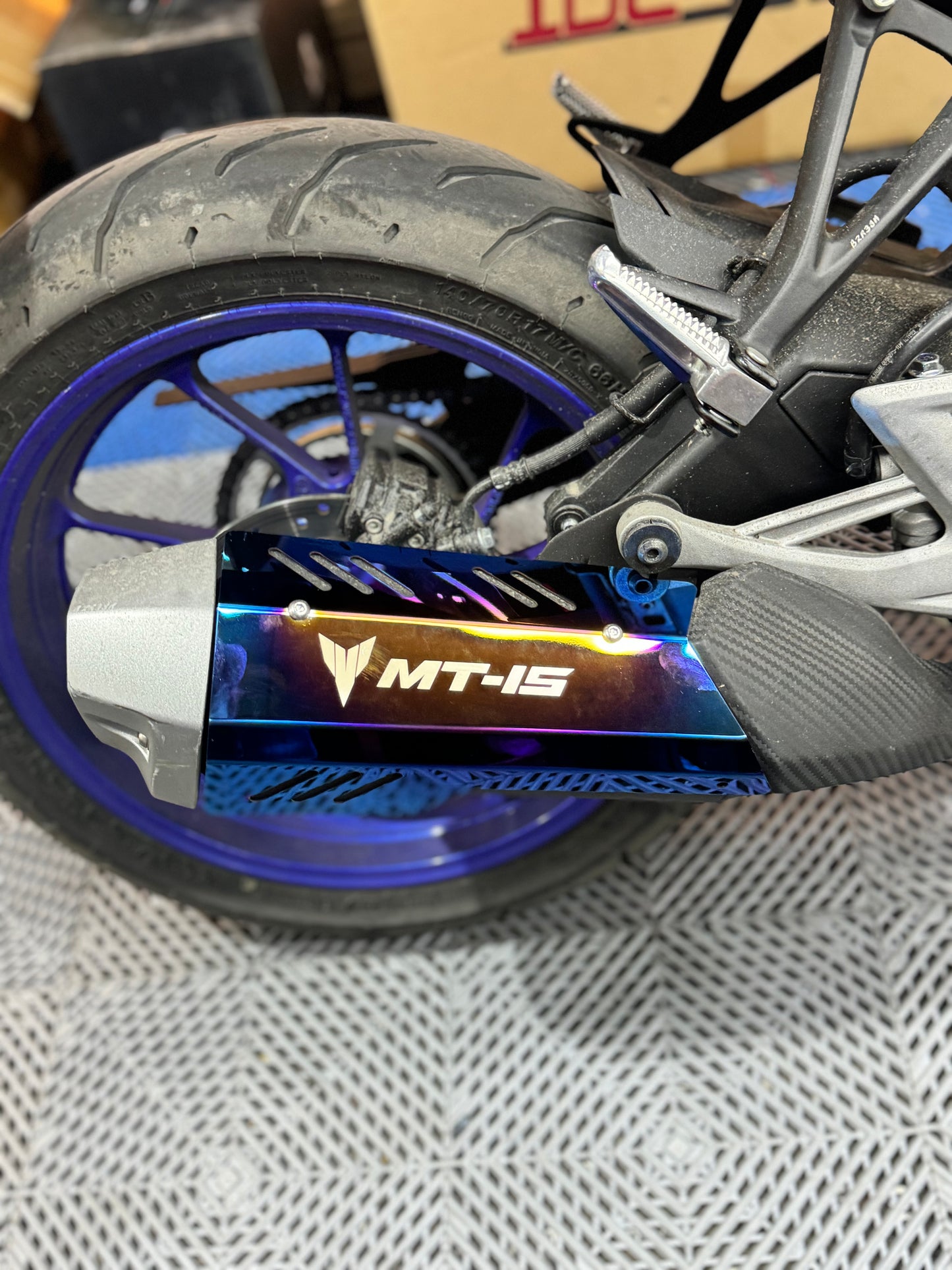 LUJO TAPA EXOSTO TORNASOL YAMAHA MT15