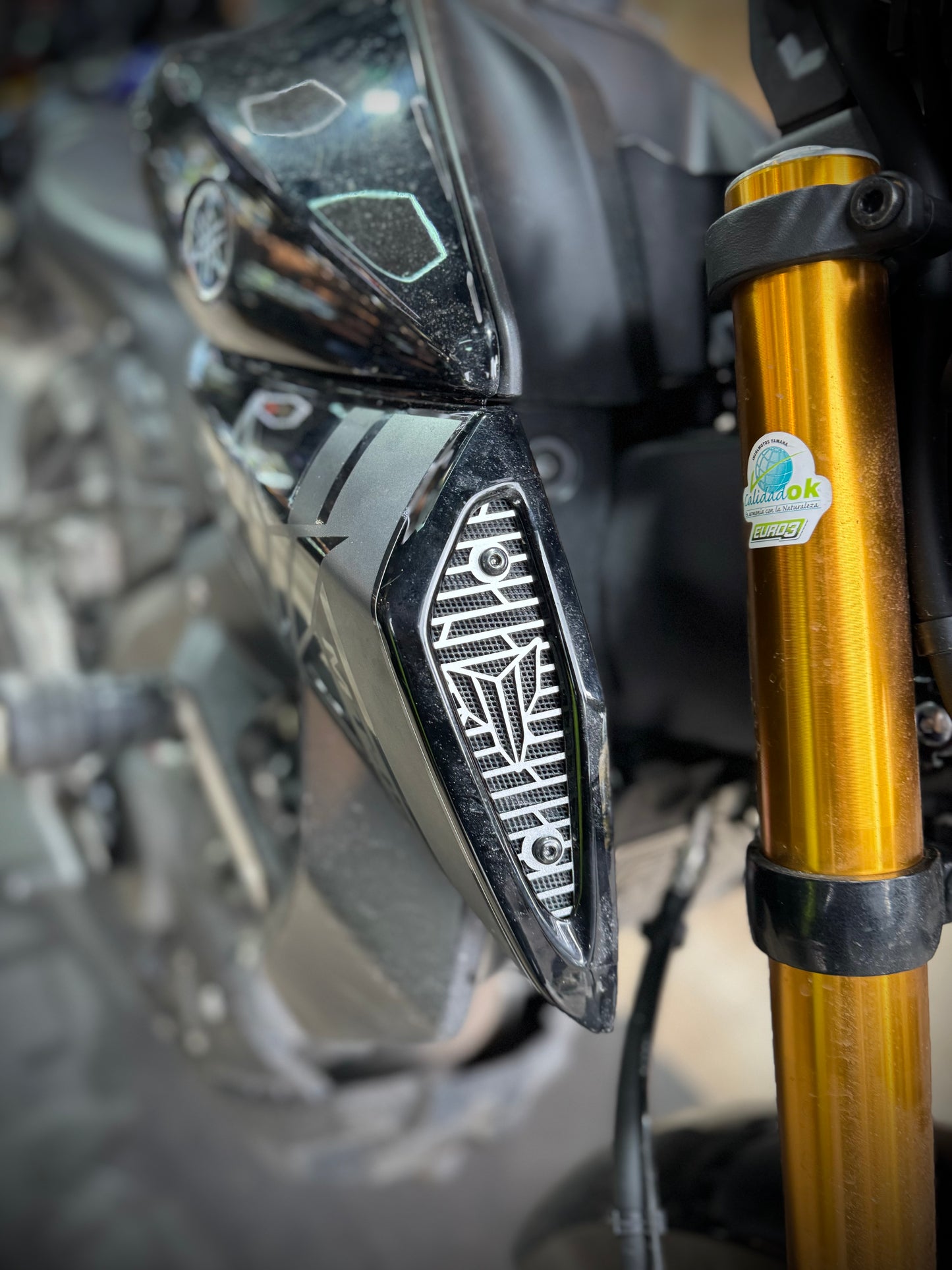 REJILLA TOMA DE AIRE DE LUJO YAMAHA MT15