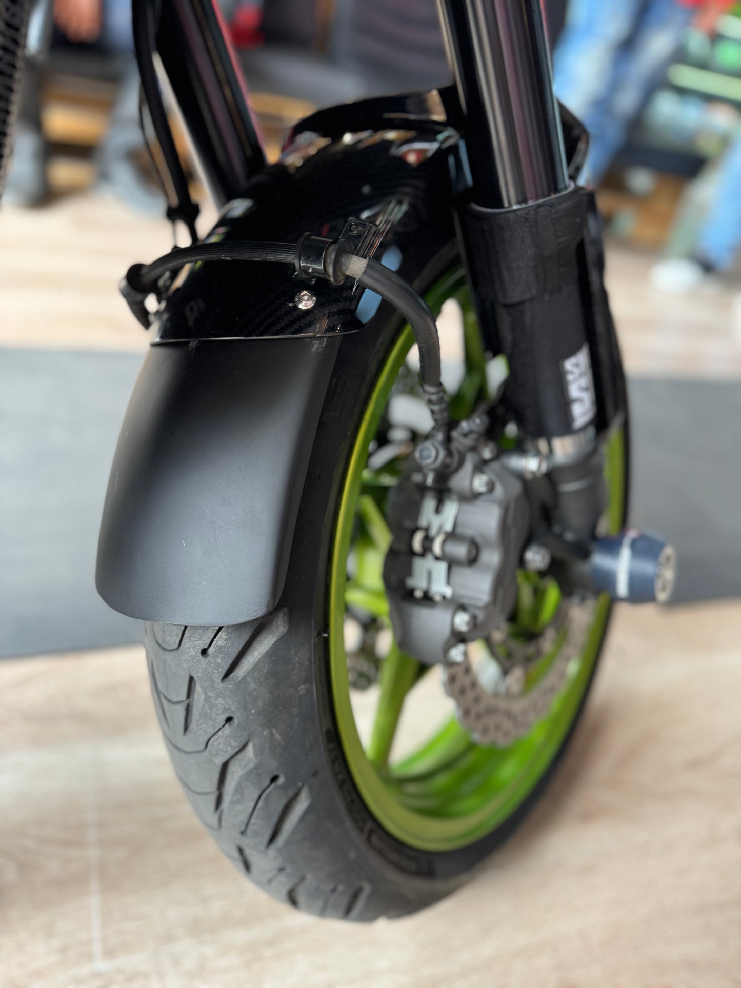 EXTENSOR DE GUARDABARRO DELANTERO KAWASAKI Z900