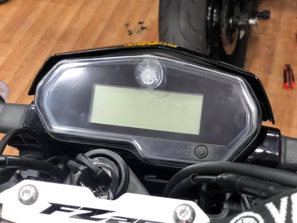 PROTECTOR DE TACOMETRO YAMAHA FZ250