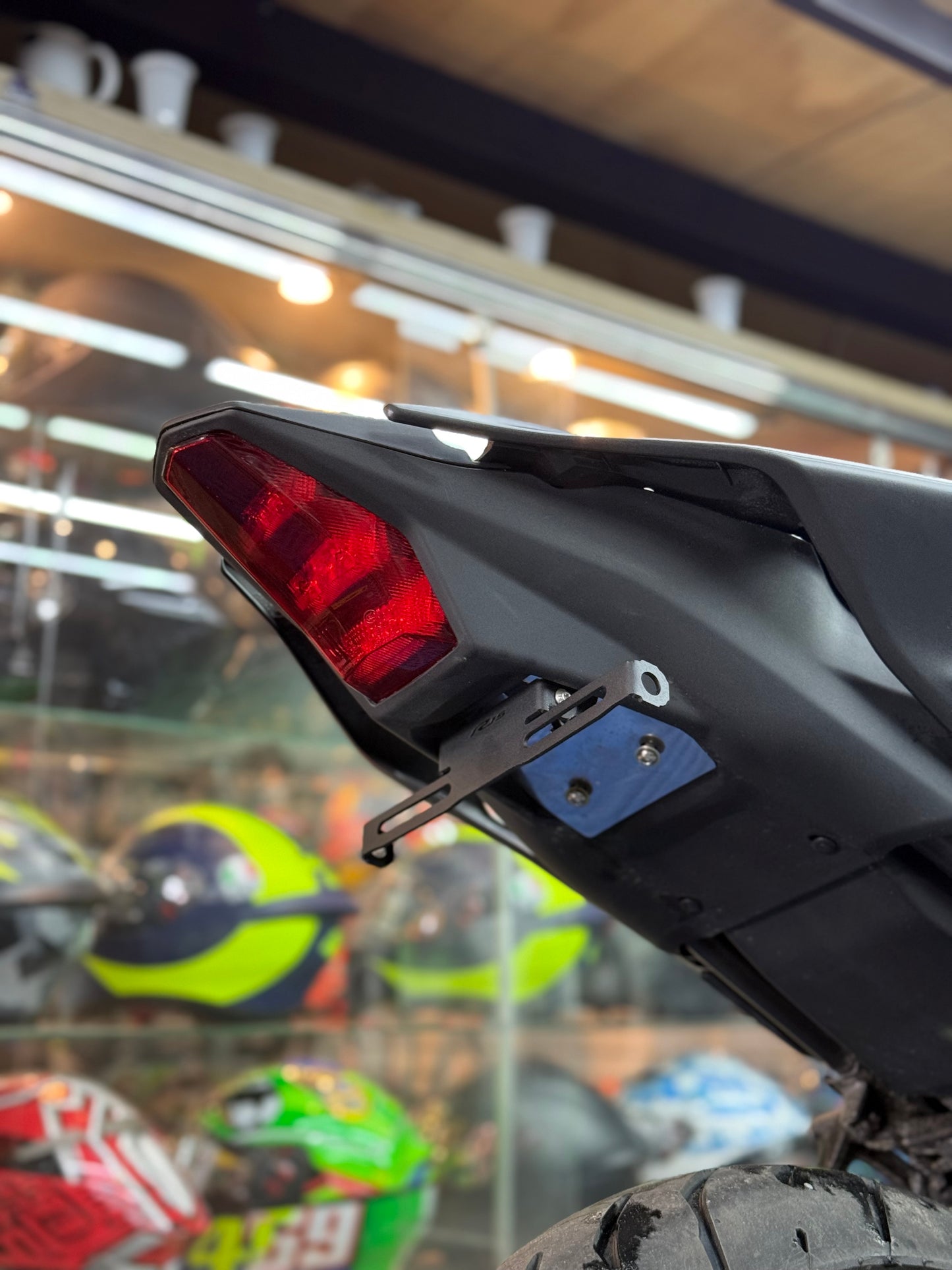 FENDER ELIMINATOR YAMAHA R15V4