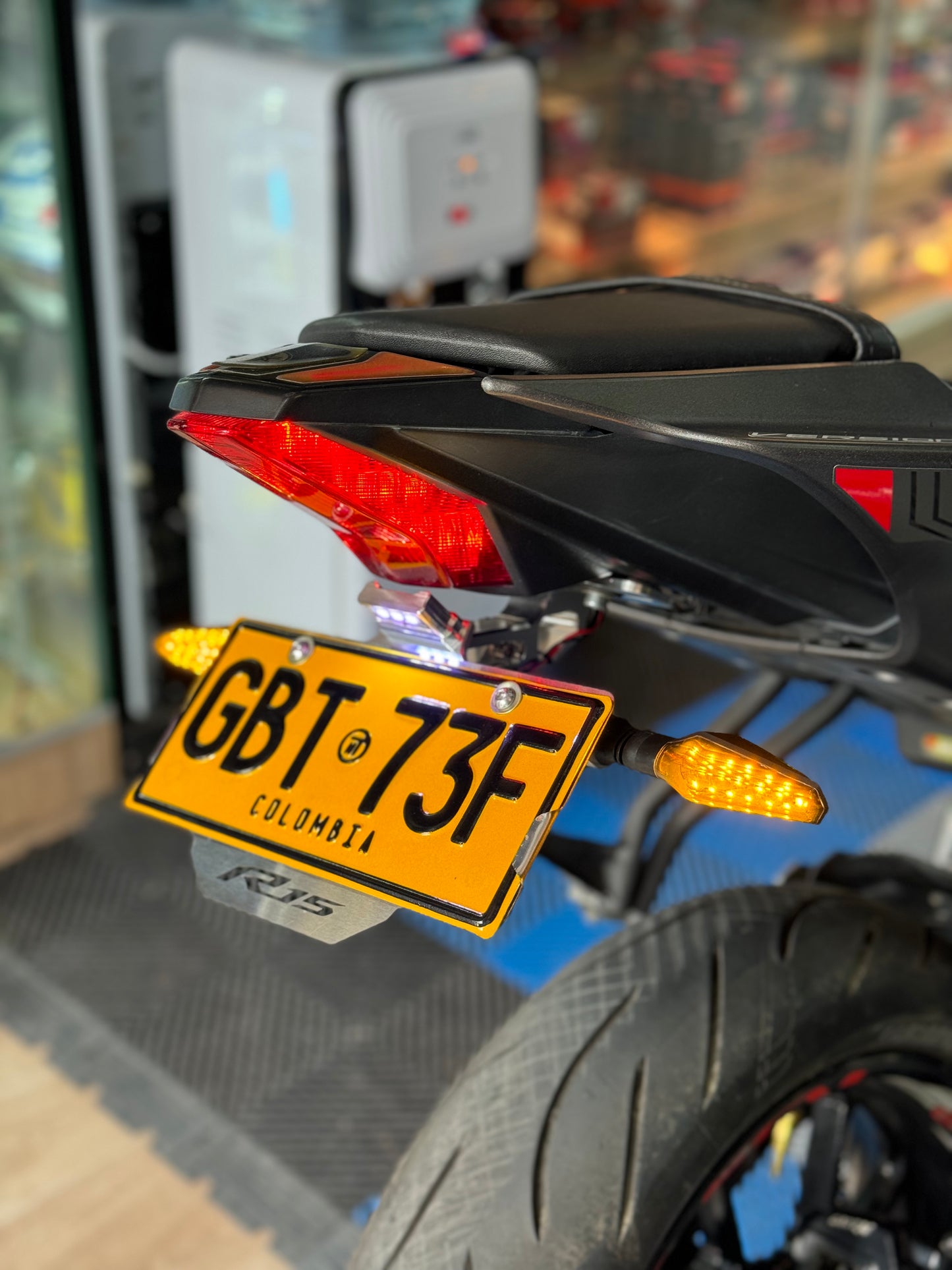 FENDER DE LUJO YAMAHA R15V3