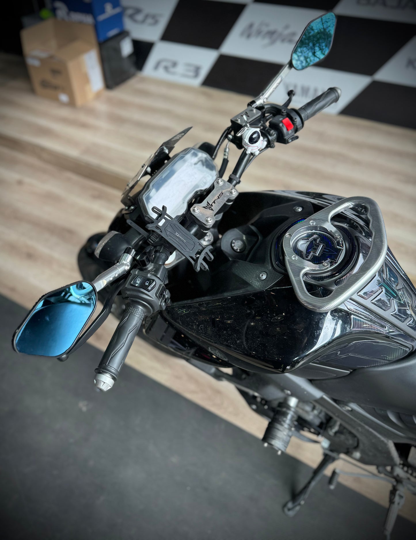 AGARRADERA TANQUE YAMAHA MT15