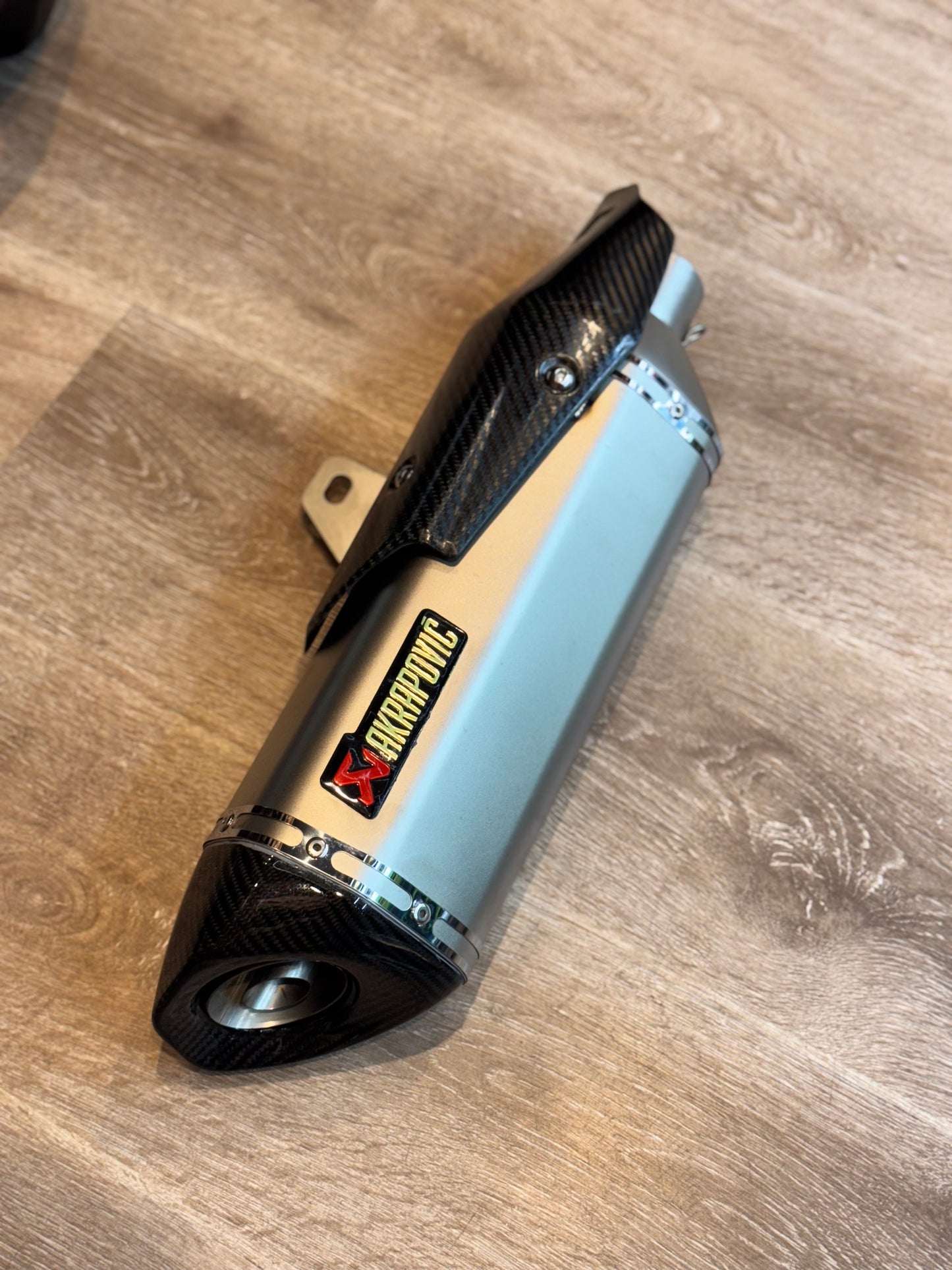 AKRAPOVIC CARBONO