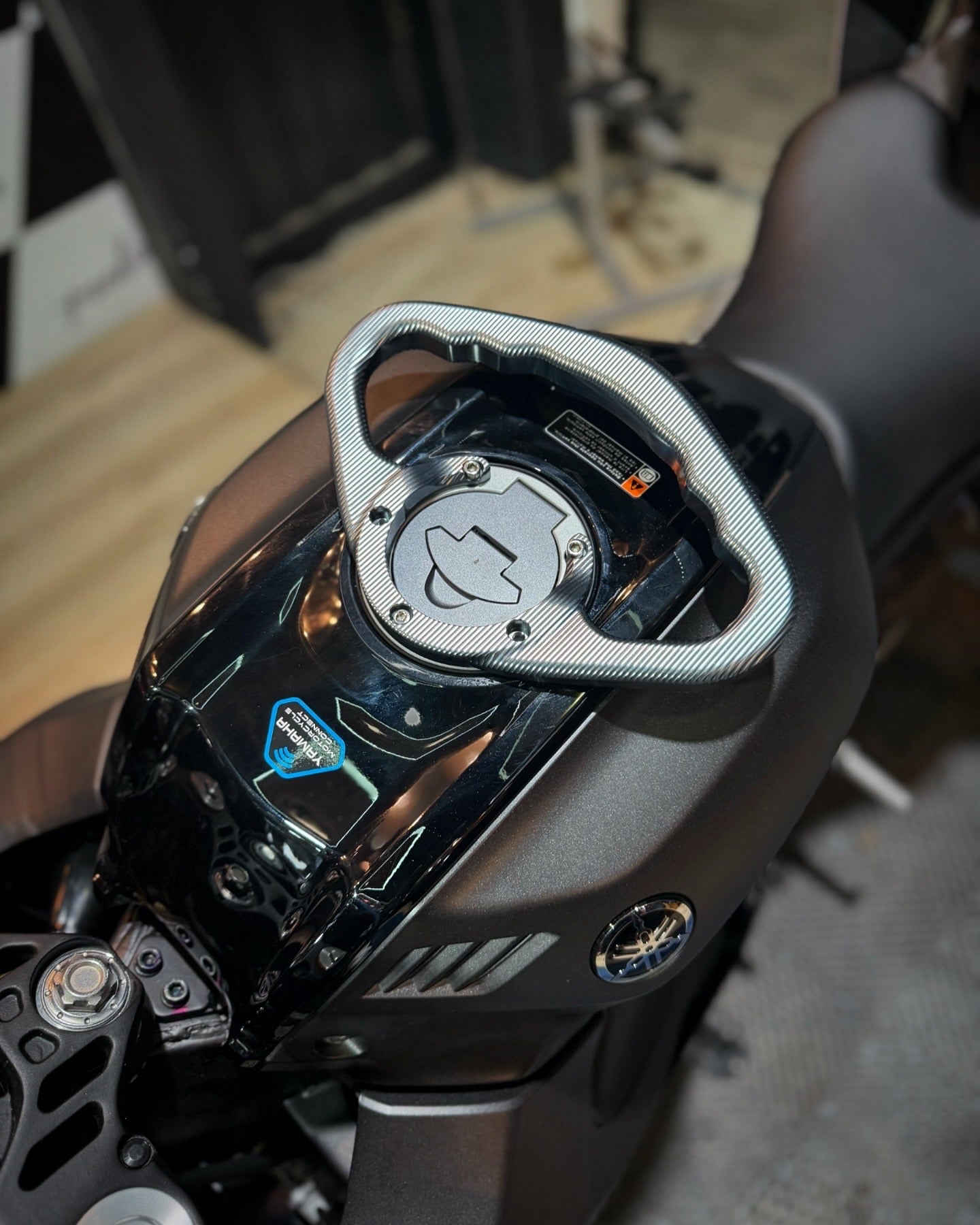 AGARRADERA TANQUE YAMAHA R15V4