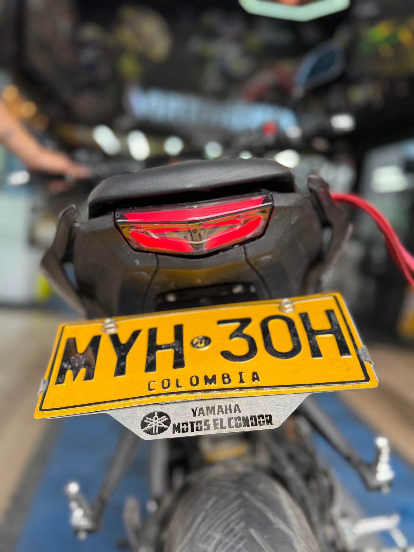 STOP INTEGRADO YAMAHA MT15
