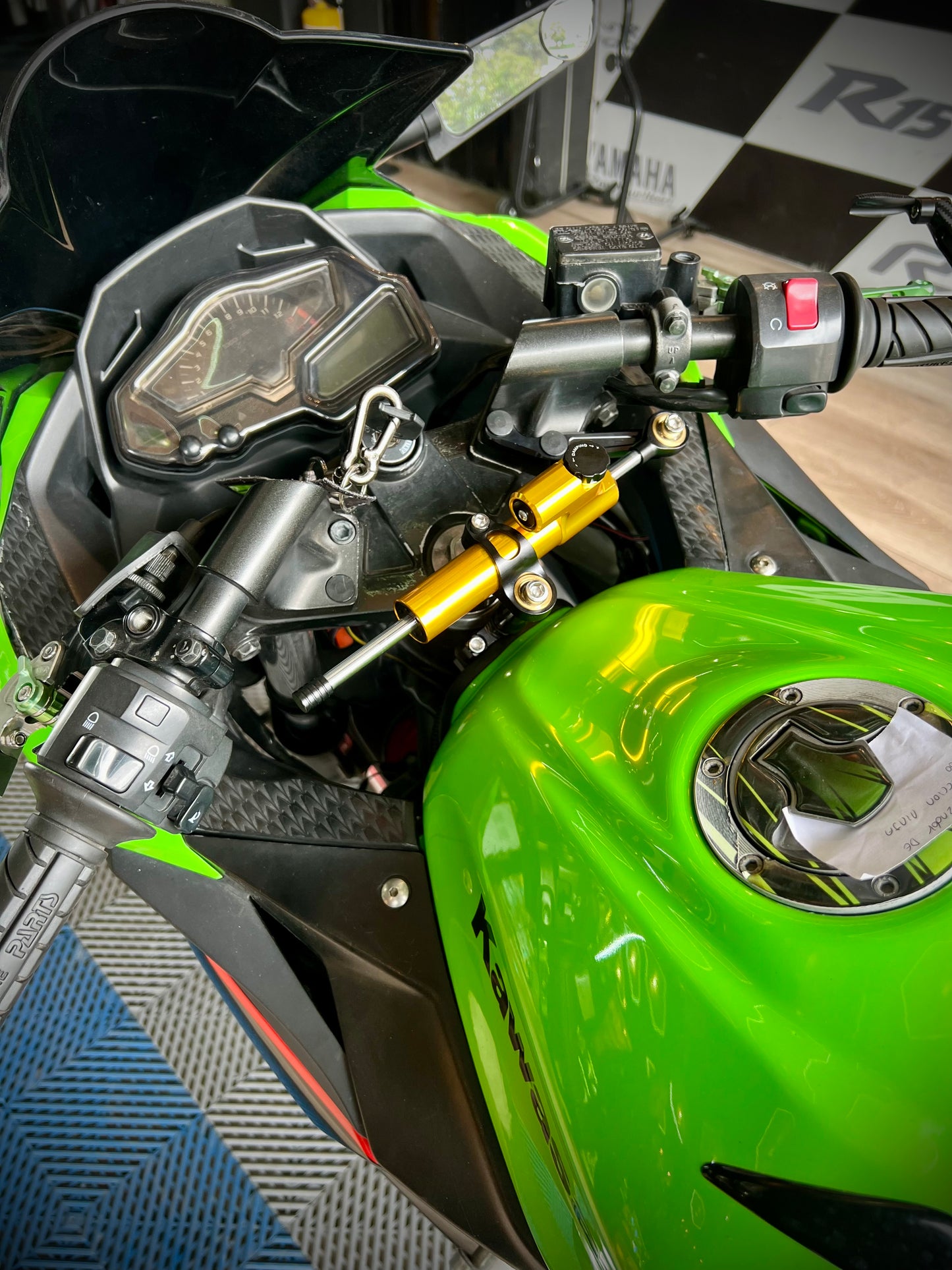 ESTABILIZADOR DE DIRECCIÓN KAWASAKI NINJA300