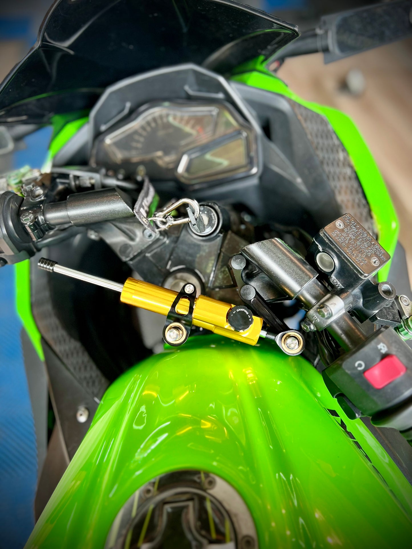 ESTABILIZADOR DE DIRECCIÓN KAWASAKI NINJA300