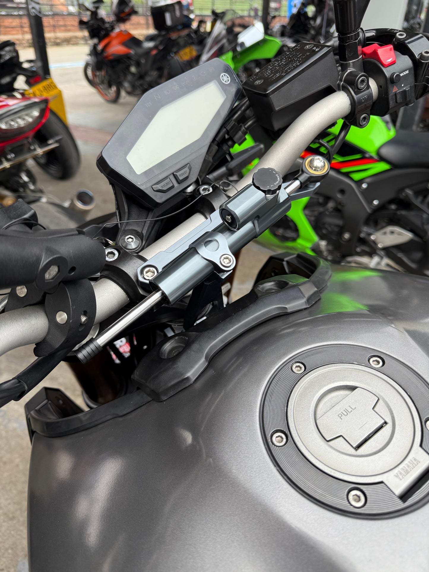 ESTABILIZADOR DE DIRECCION YAMAHA MT09 V1-V2