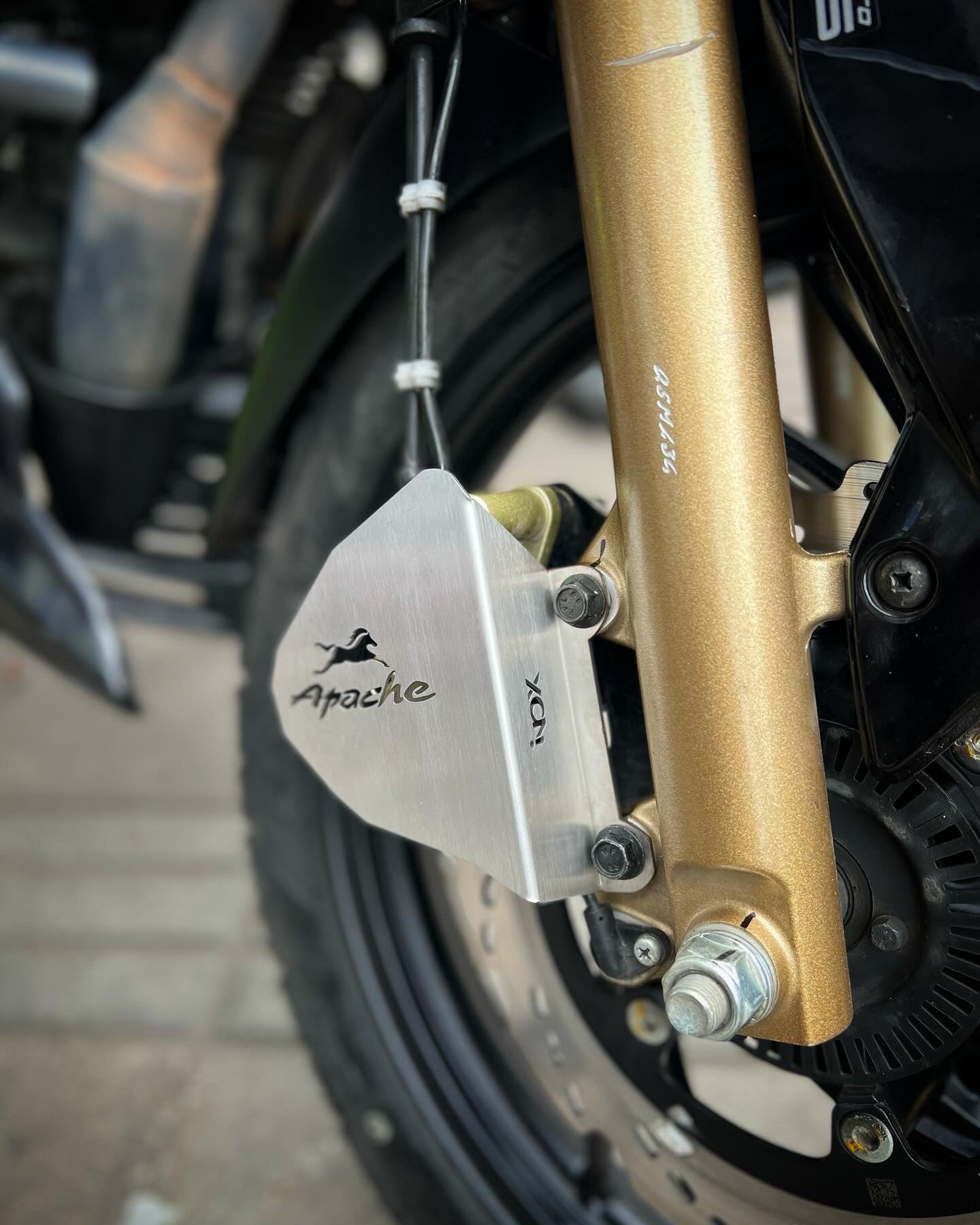 PROTECTOR DE CALIPER APACHE200 - 180 - 160