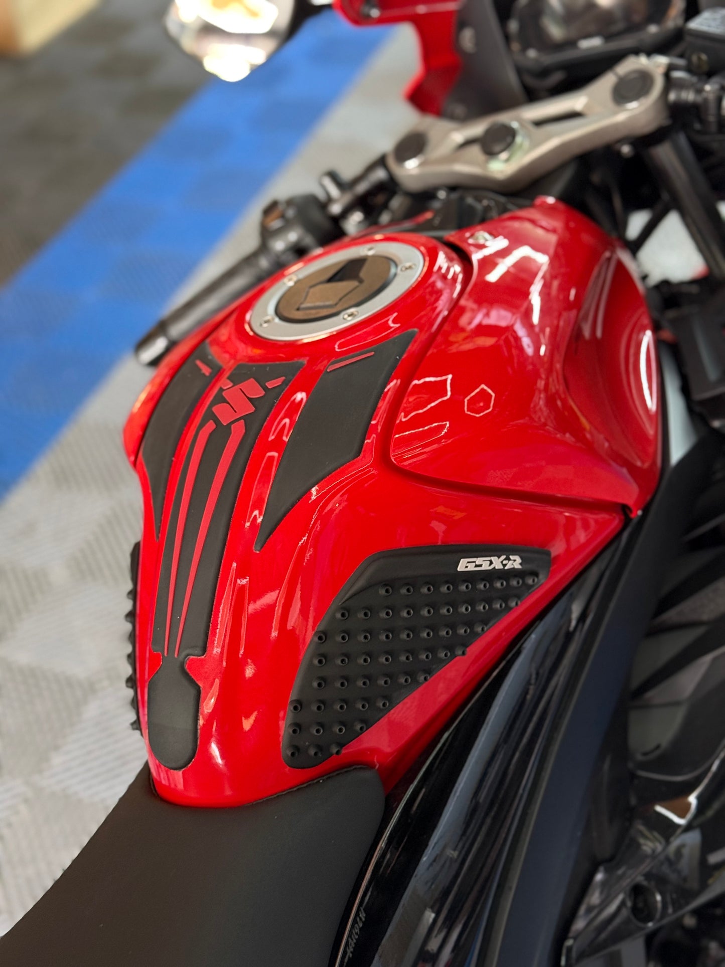 STOMP GRIPS SUZUKI GSXR 150