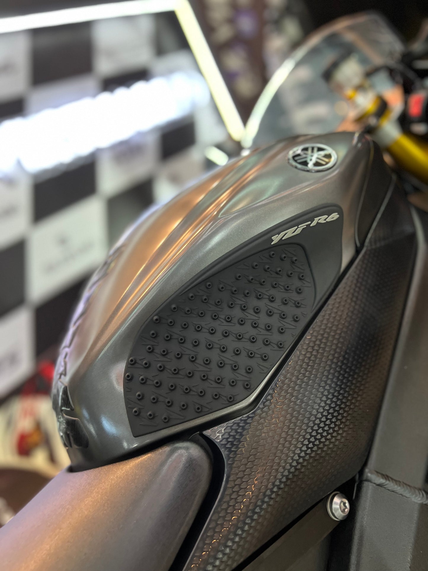PROTECTORES DE TANQUE STOMP GRIPS YAMAHA R6R