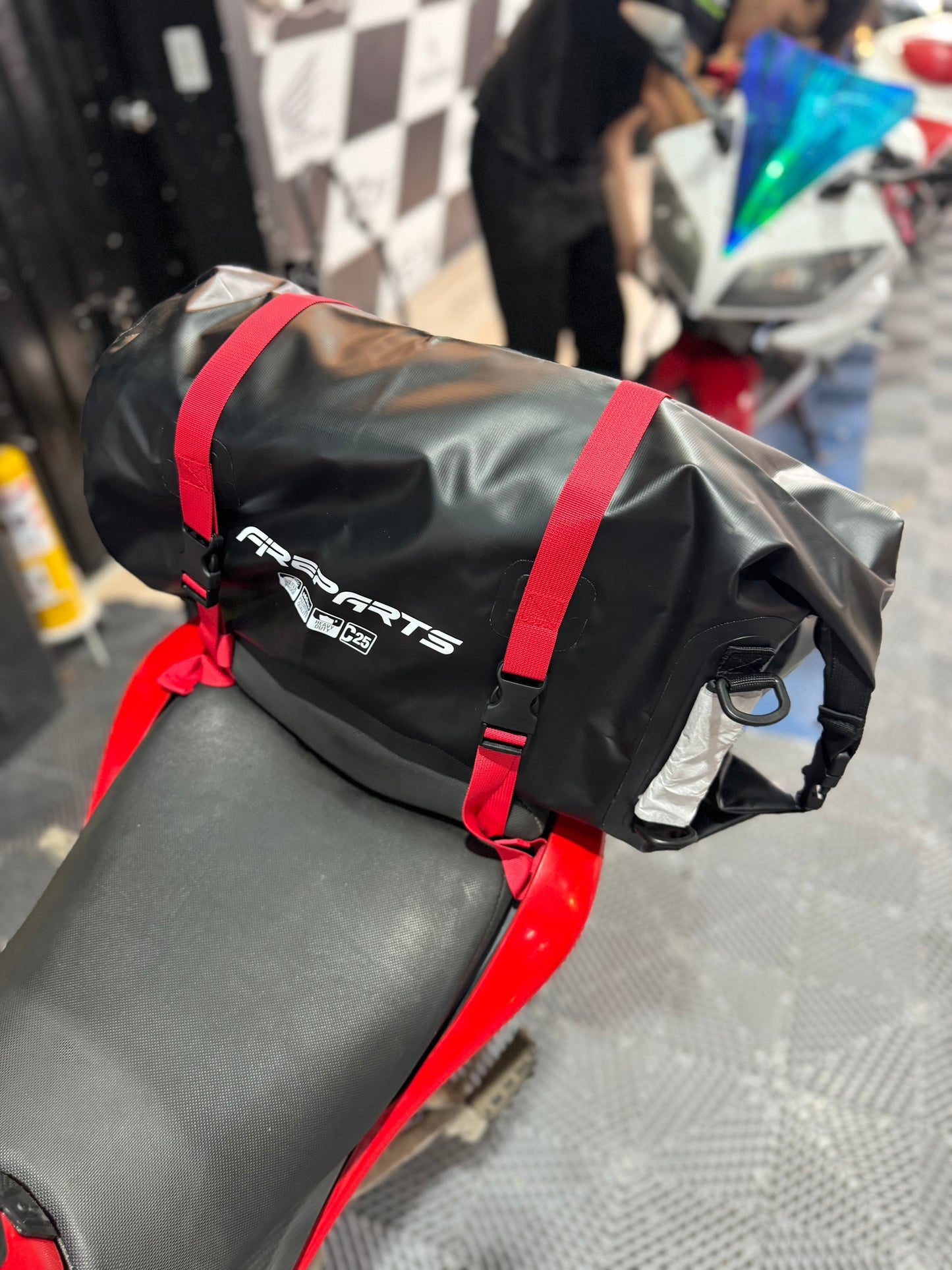 MALETA DRYBAG IMPERMEABLE 25L