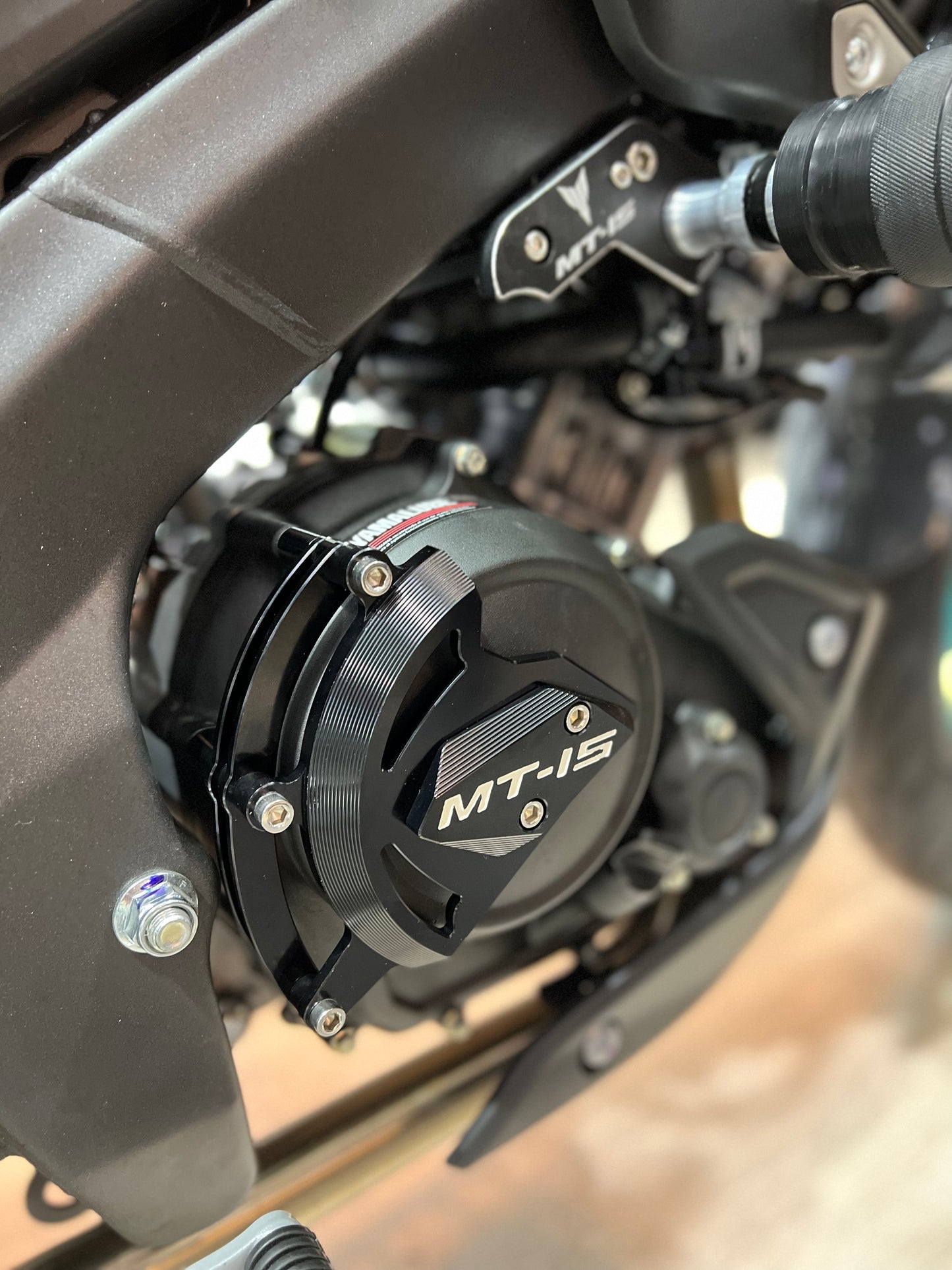 SLIDER TAPA MOTOR YAMAHA MT15