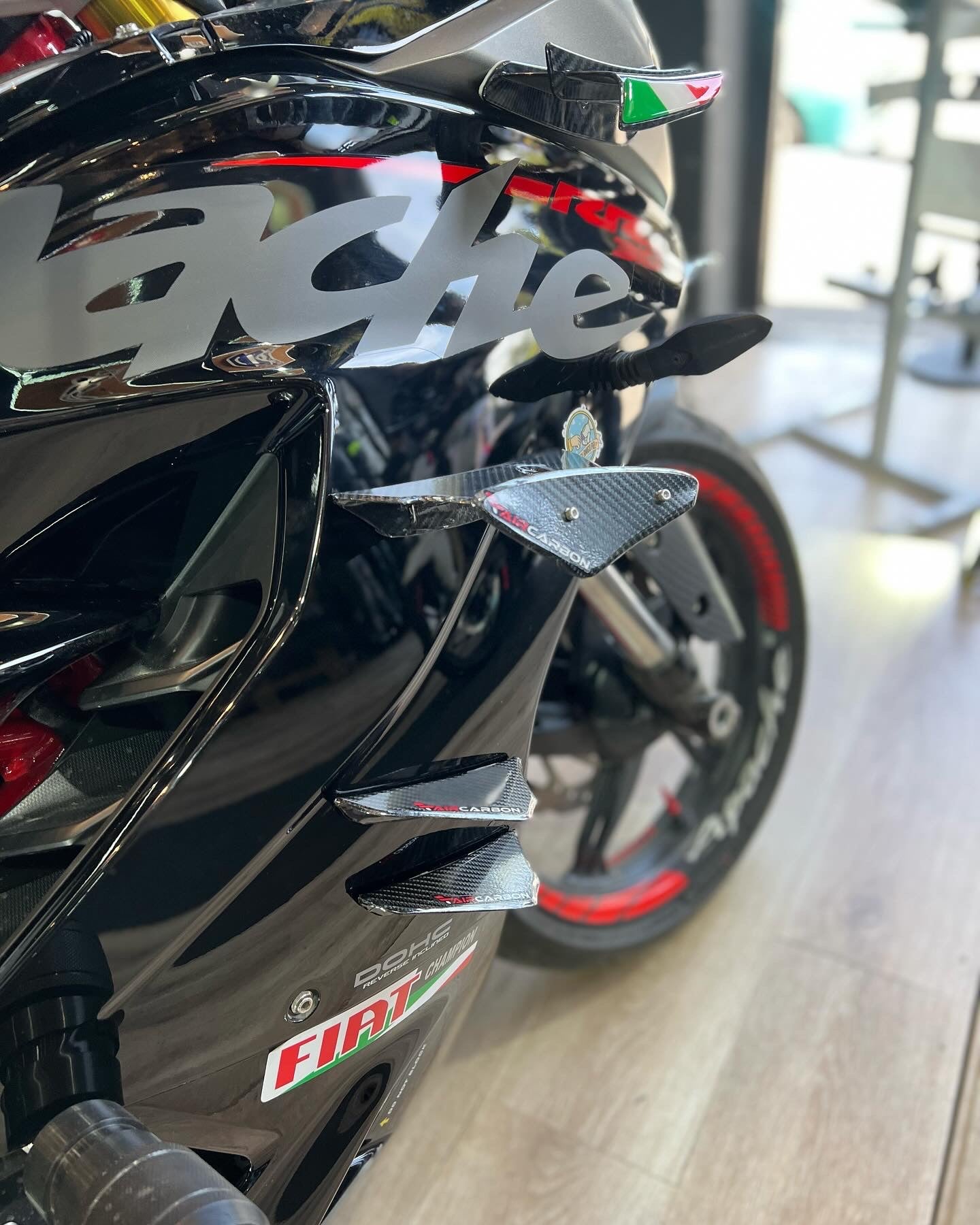 ALERONES CARBON PEQUEÑOS APACHE 310RR