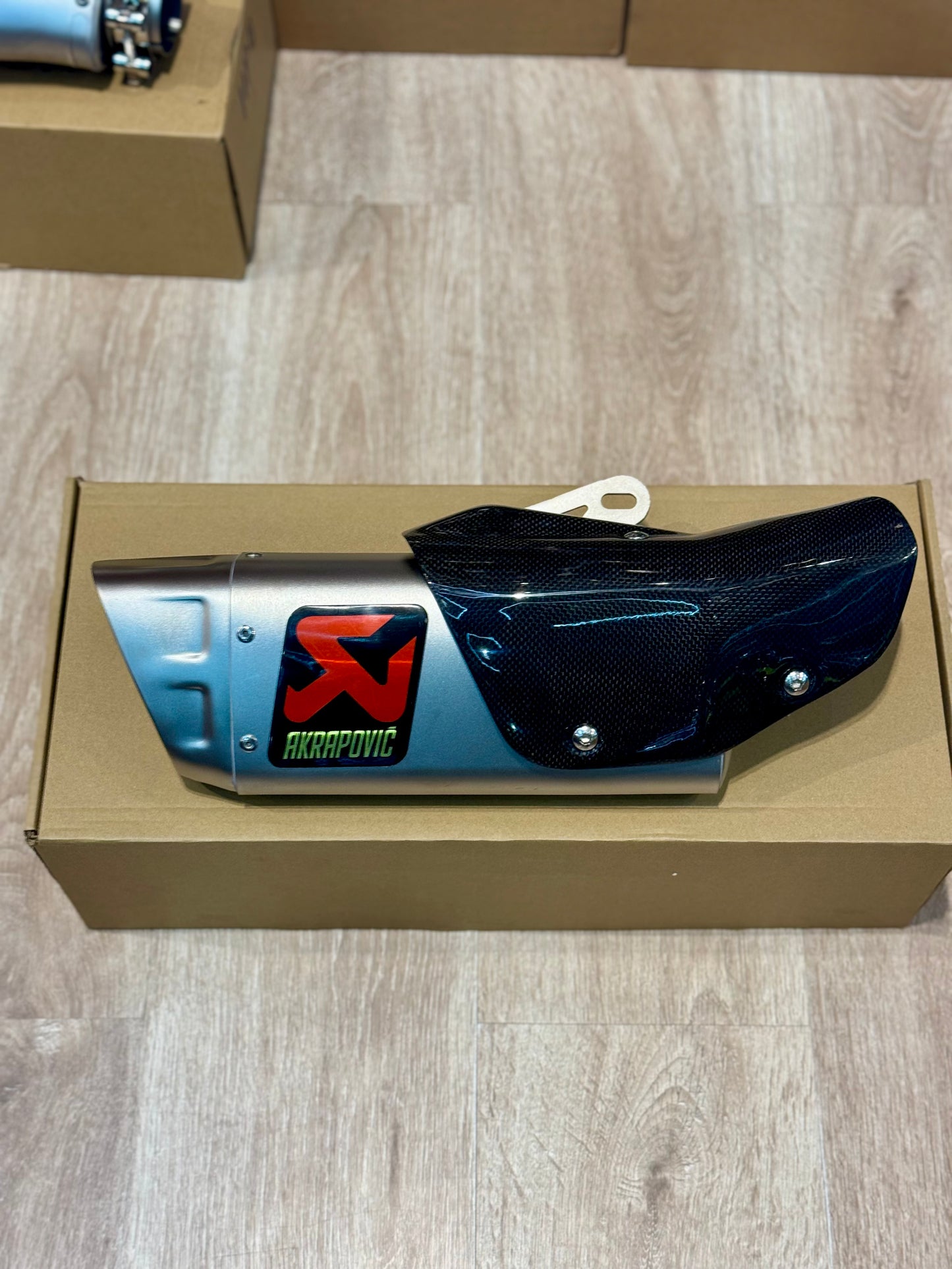 AKRAPOVIC COVER CARBONO