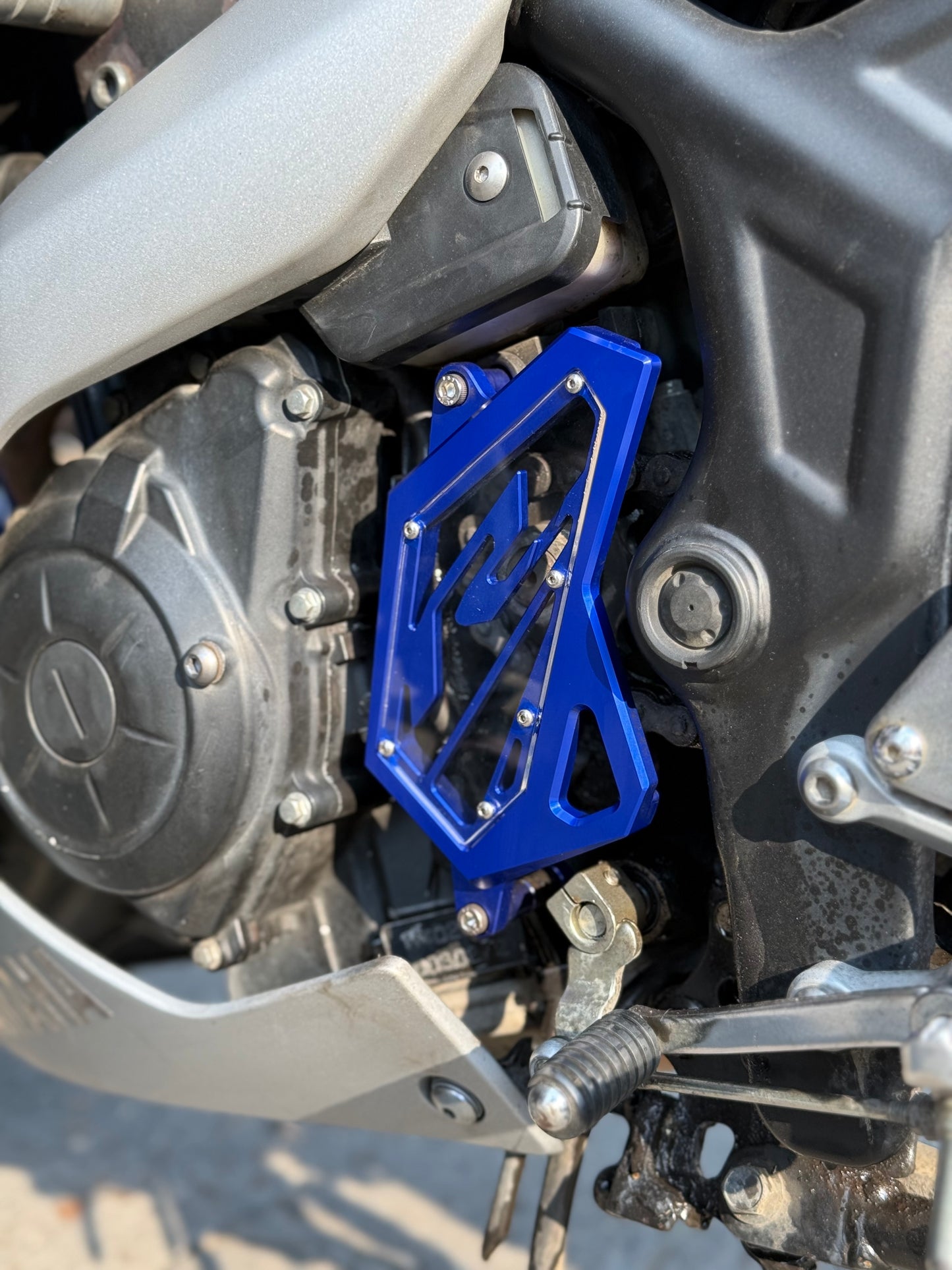 LUJO TAPA PIÑON YAMAHA R3