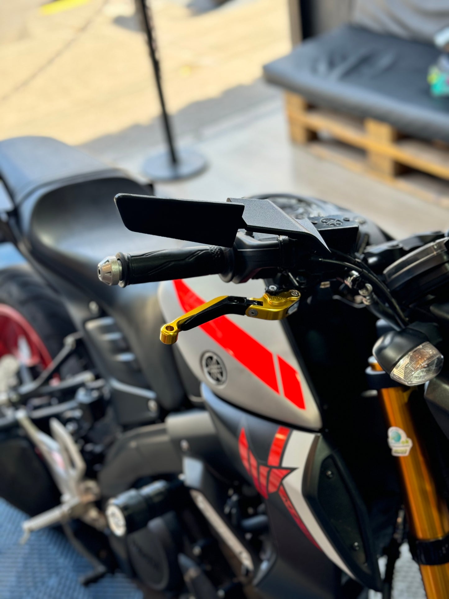 MANIGUETAS ABATIBLES YAMAHA MT15