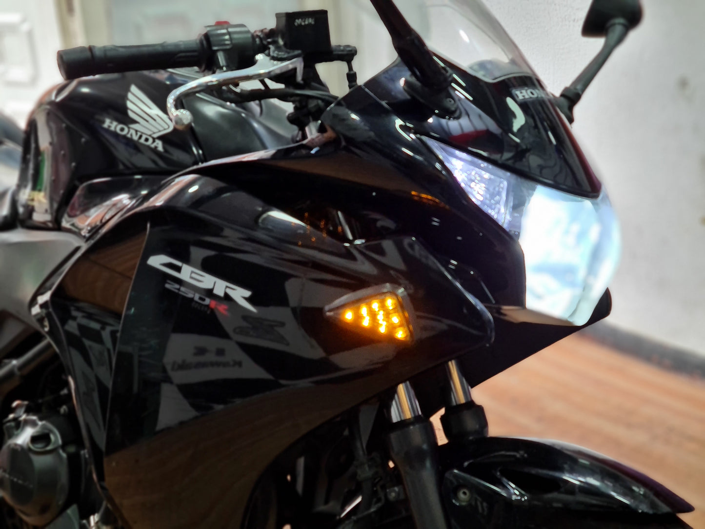 DIRECCIONALES LED EXAGONAL HONDA CBR250