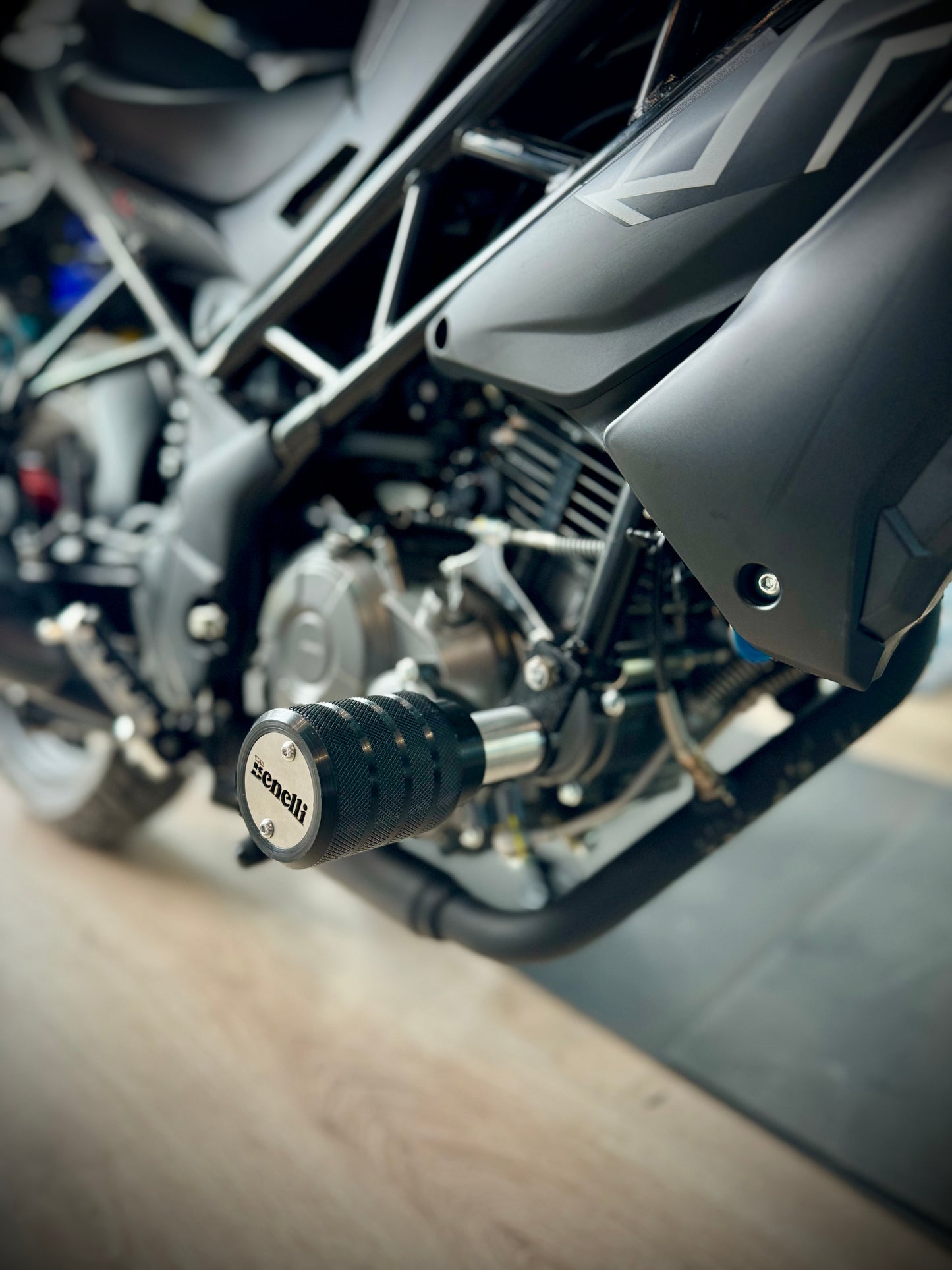 SLIDERS BENELLI TNT150