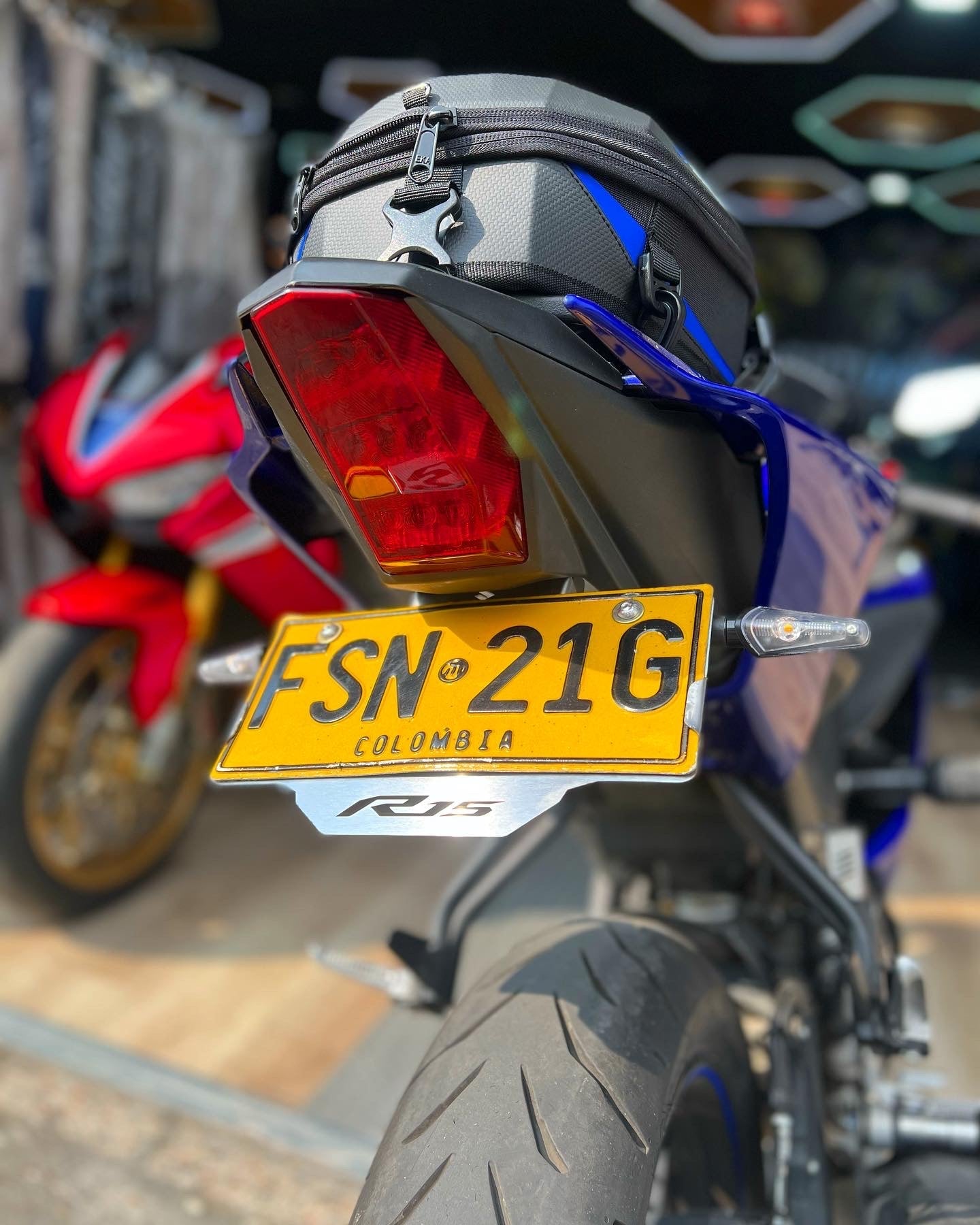 FENDER ELIMINATOR YAMAHA R15V3