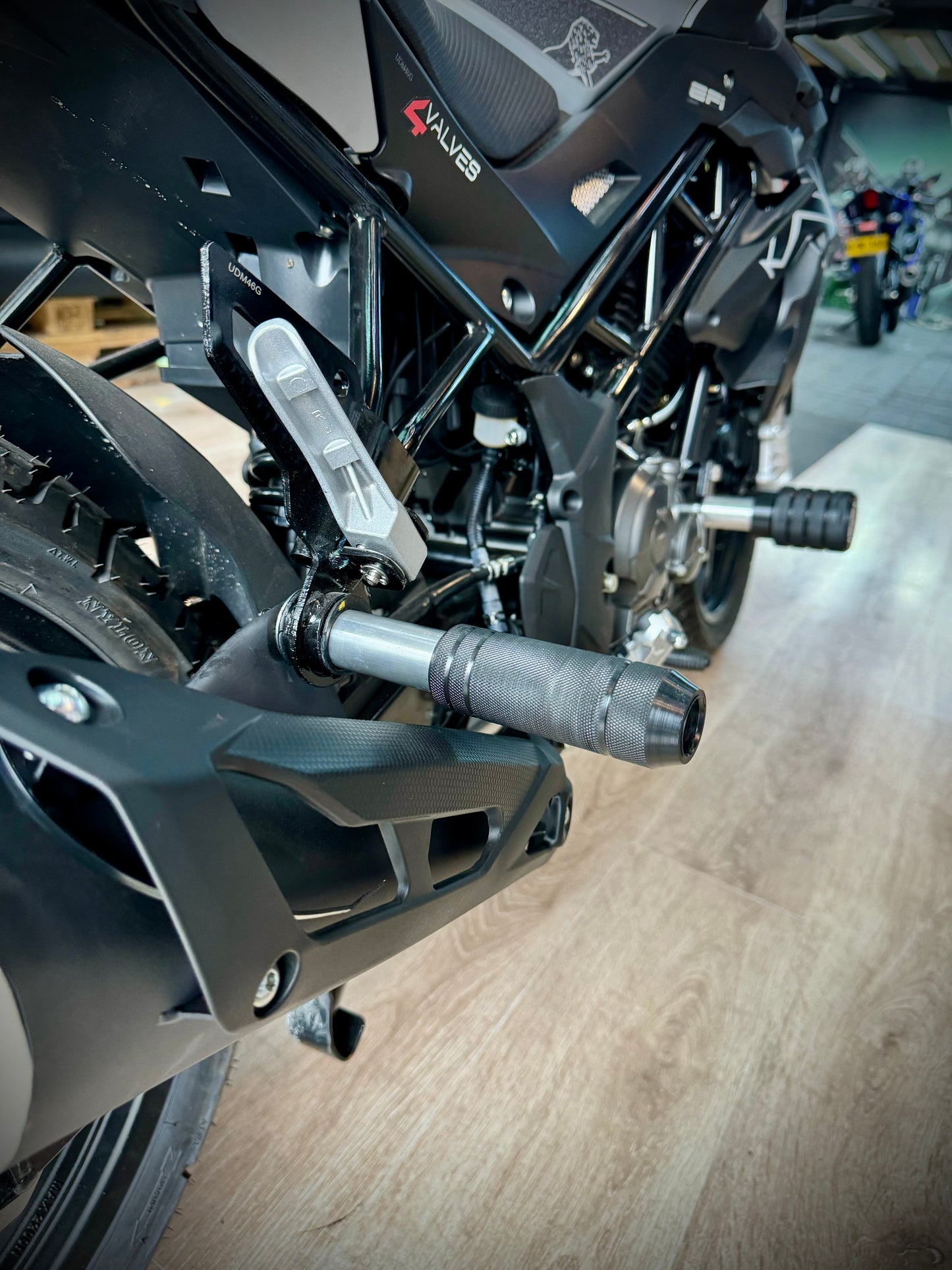 SLIDERS BENELLI TNT150