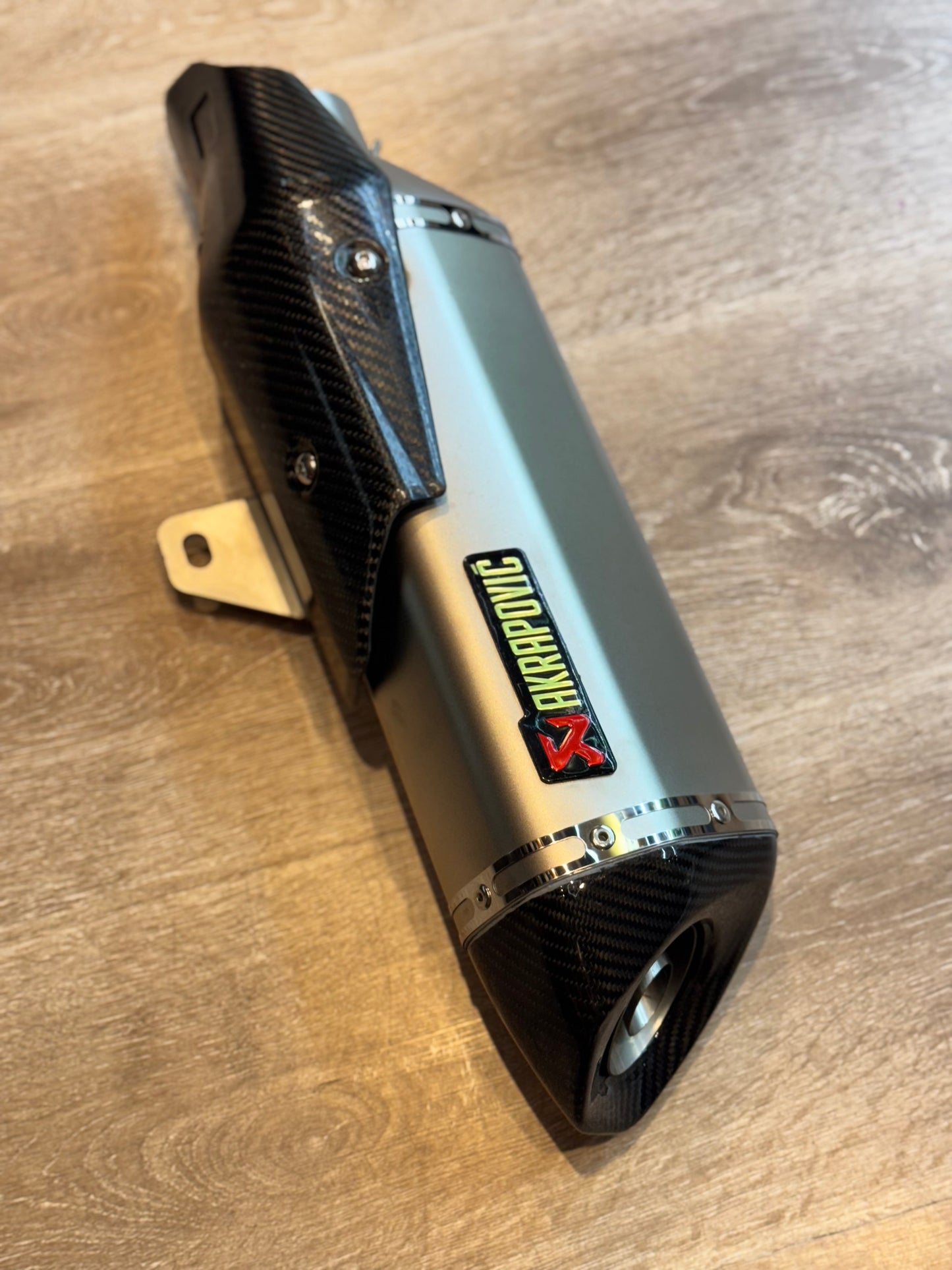 AKRAPOVIC CARBONO