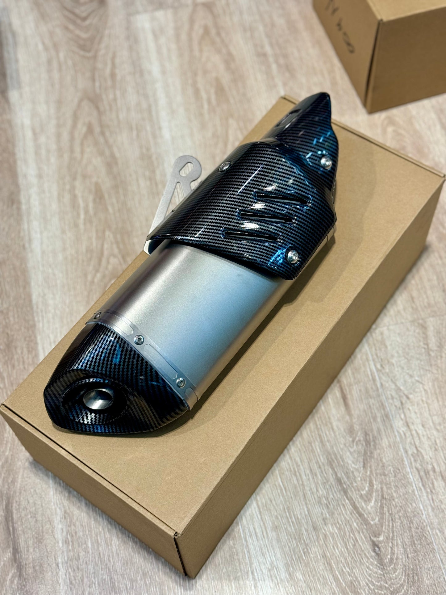 EXOSTO AKRAPOVIC TAPA HIDROGRAFIA CARBON